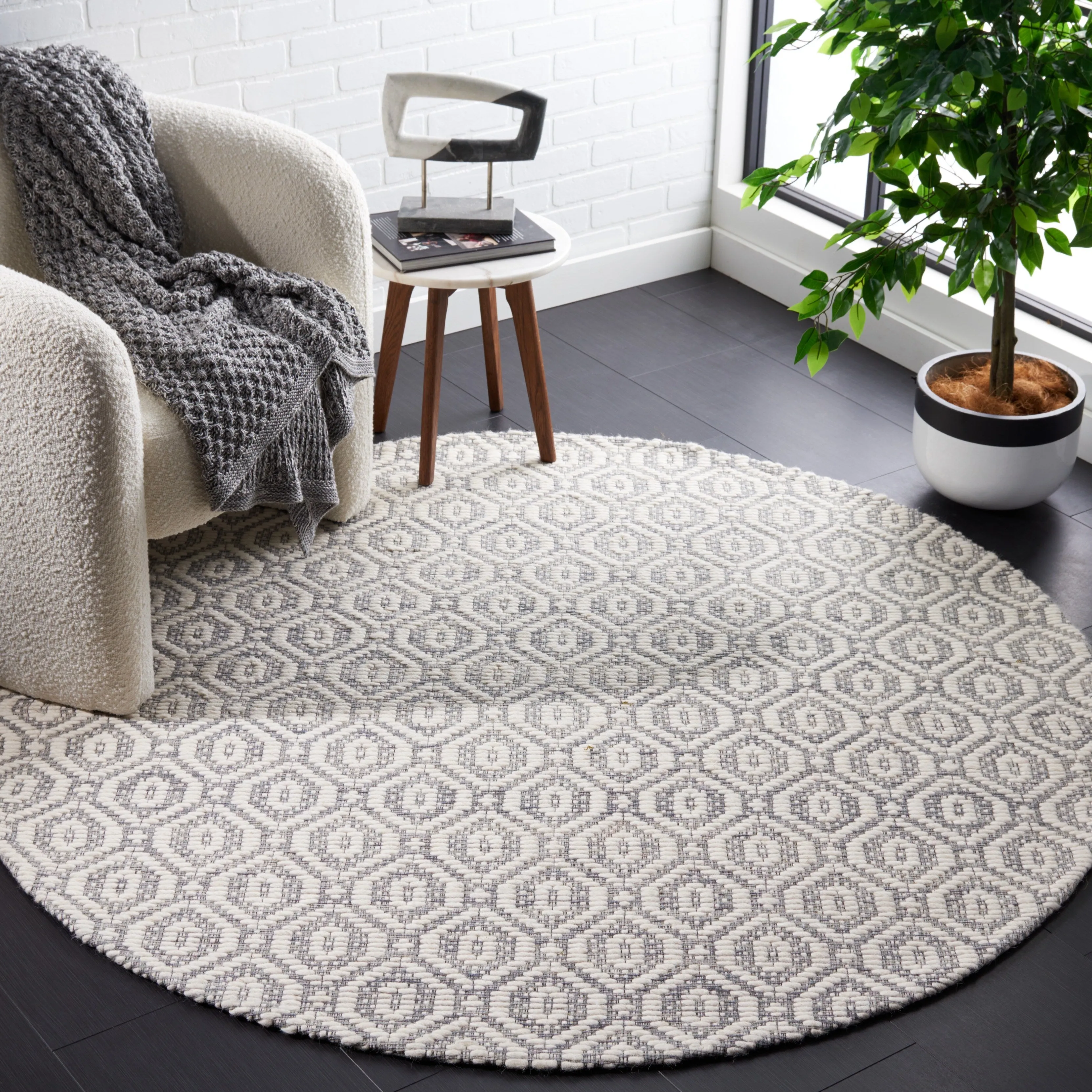 SAFAVIEH Handmade Marbella Kiera Modern Wool Rug