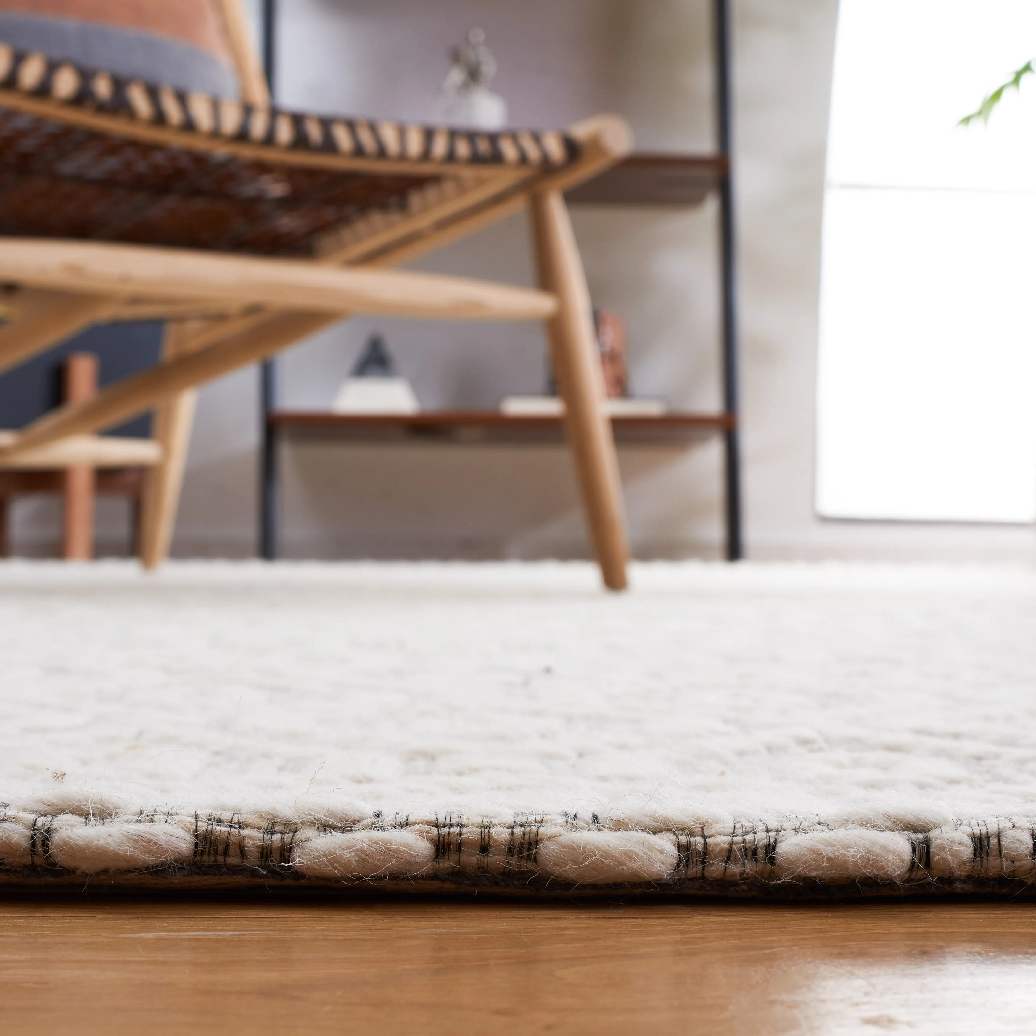 SAFAVIEH Handmade Marbella Kiera Modern Wool Rug