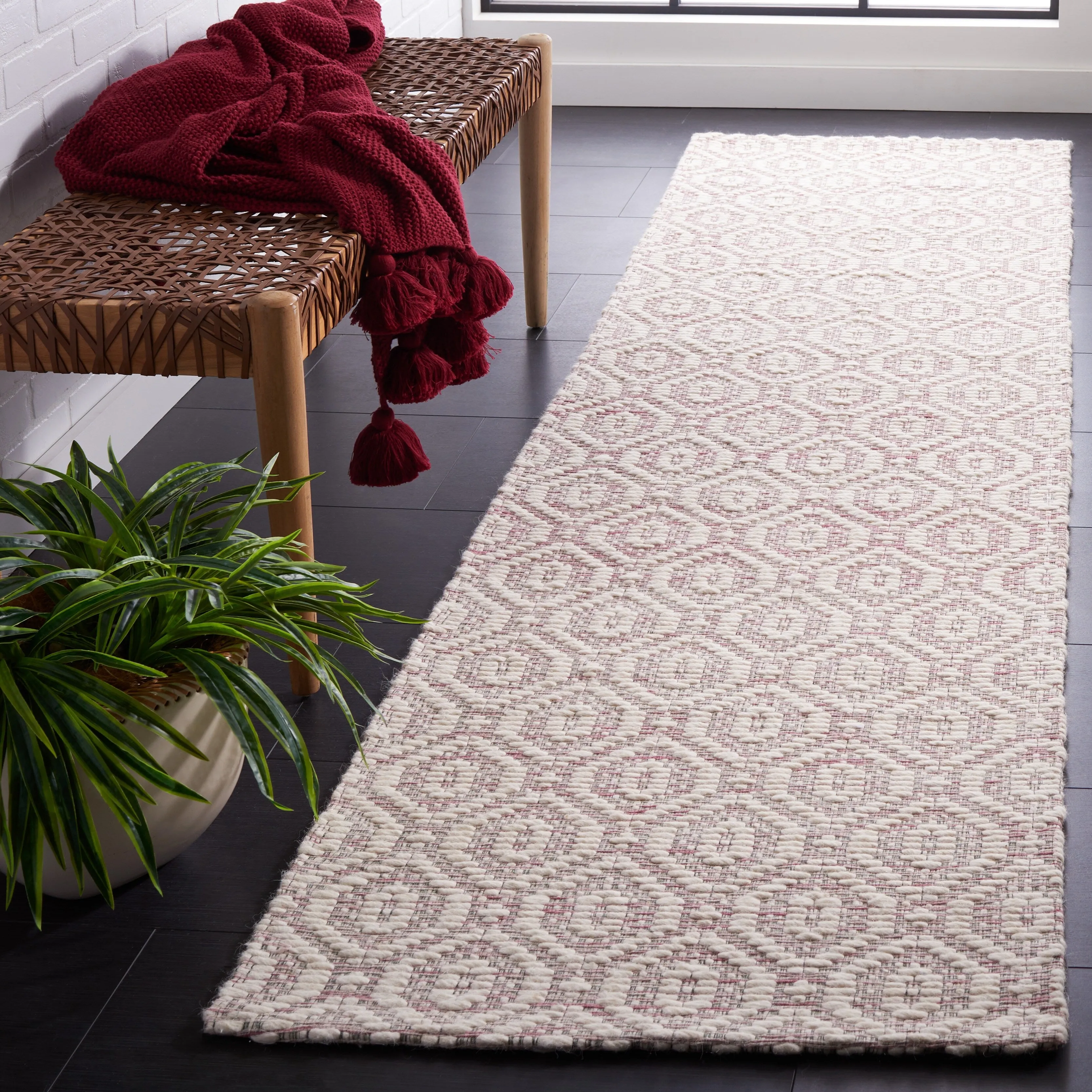 SAFAVIEH Handmade Marbella Kiera Modern Wool Rug