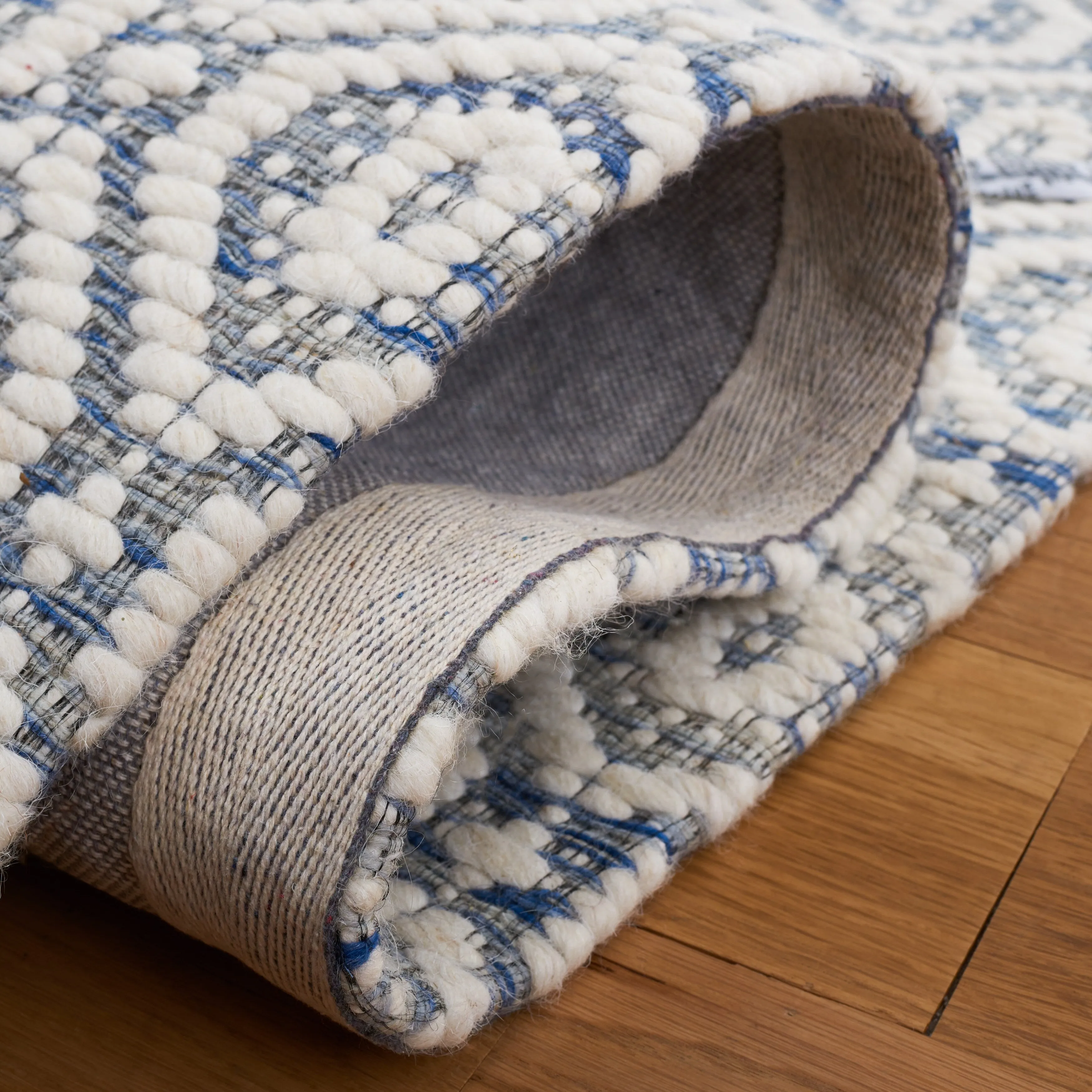 SAFAVIEH Handmade Marbella Kiera Modern Wool Rug