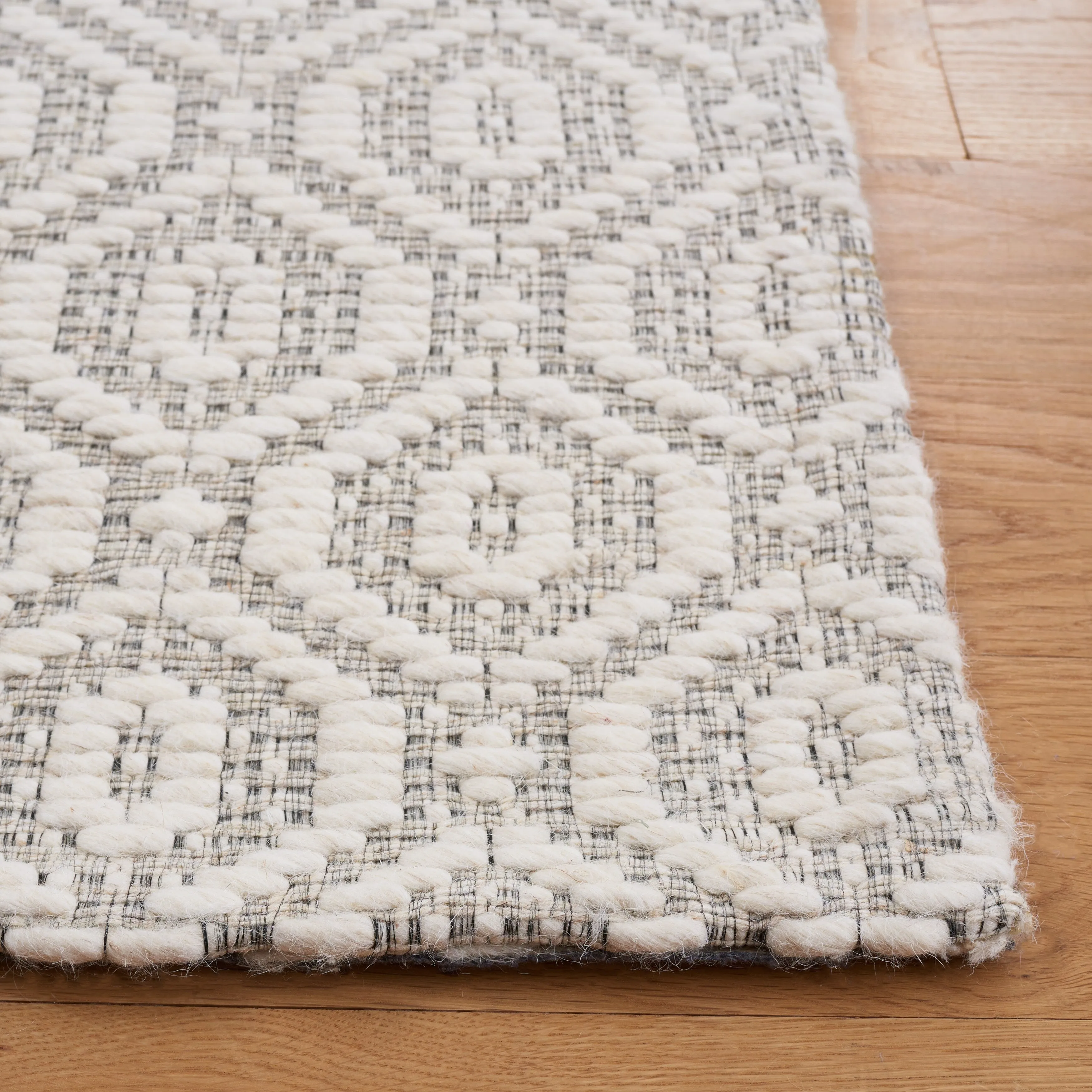 SAFAVIEH Handmade Marbella Kiera Modern Wool Rug