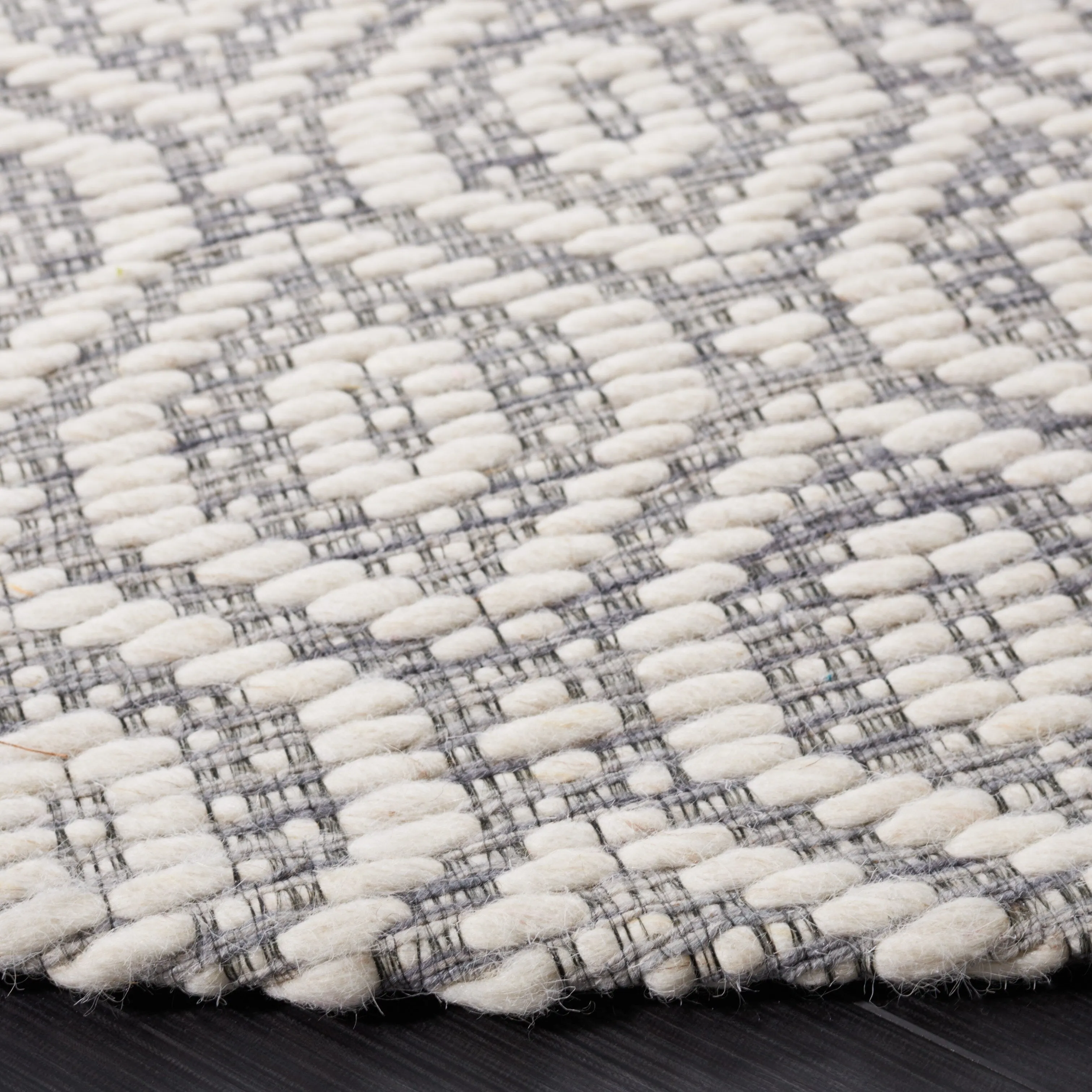 SAFAVIEH Handmade Marbella Kiera Modern Wool Rug