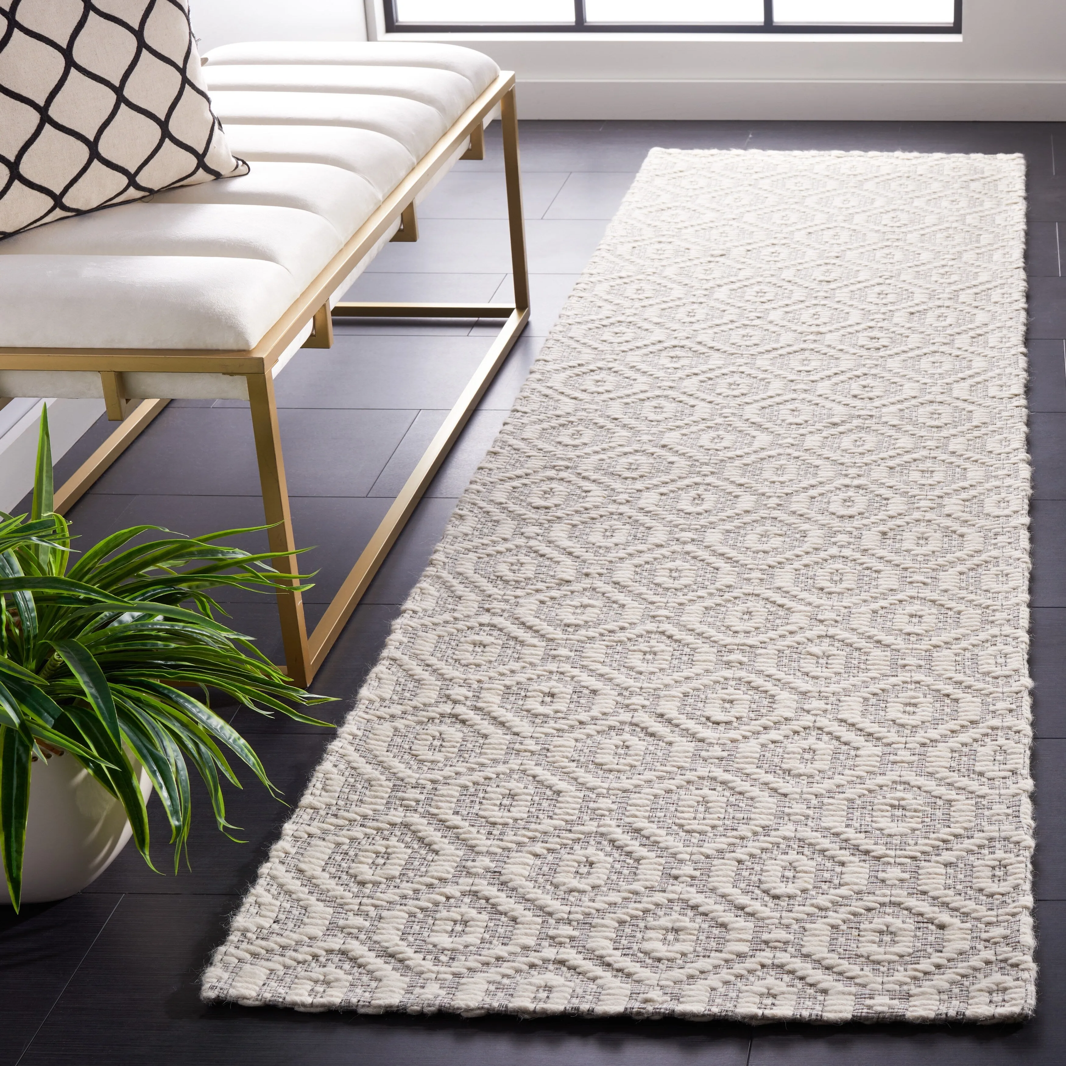 SAFAVIEH Handmade Marbella Kiera Modern Wool Rug