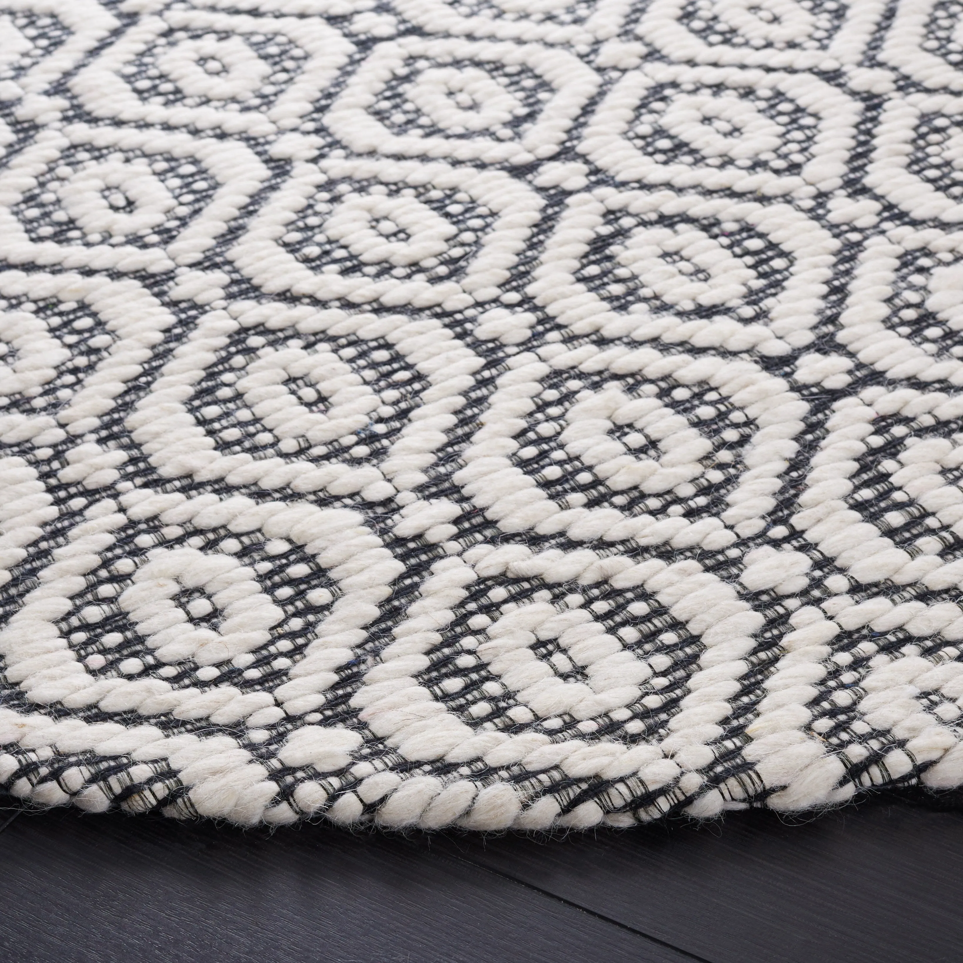 SAFAVIEH Handmade Marbella Kiera Modern Wool Rug