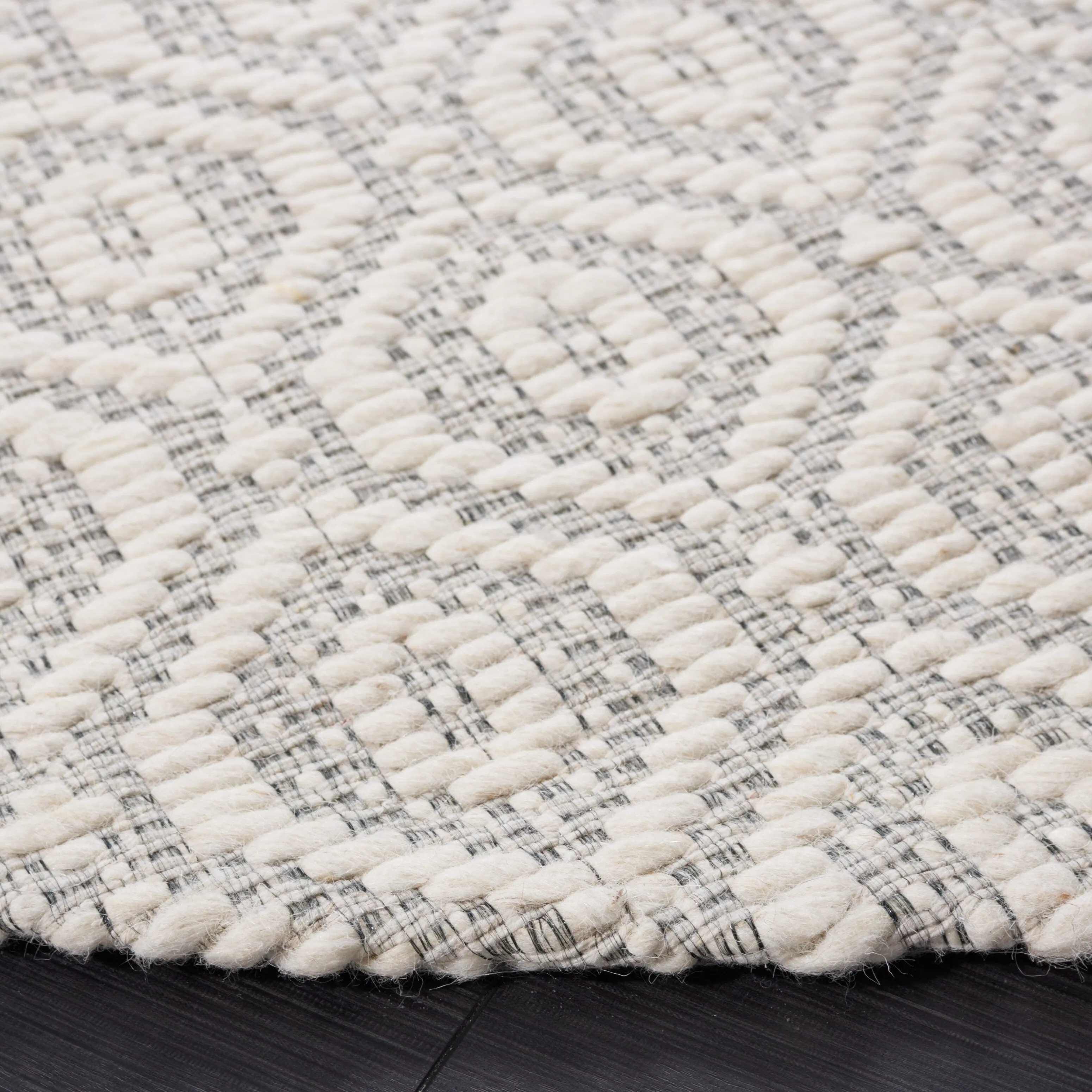 SAFAVIEH Handmade Marbella Kiera Modern Wool Rug