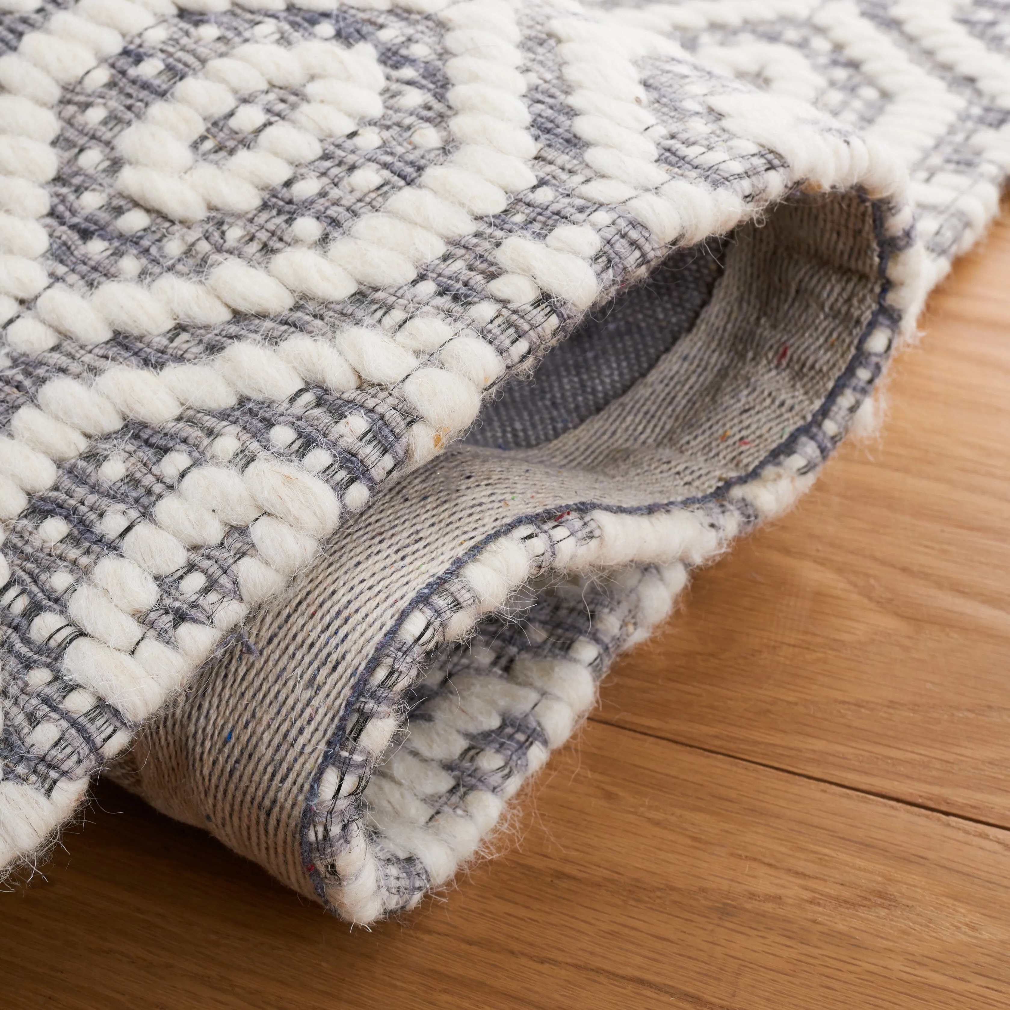 SAFAVIEH Handmade Marbella Kiera Modern Wool Rug