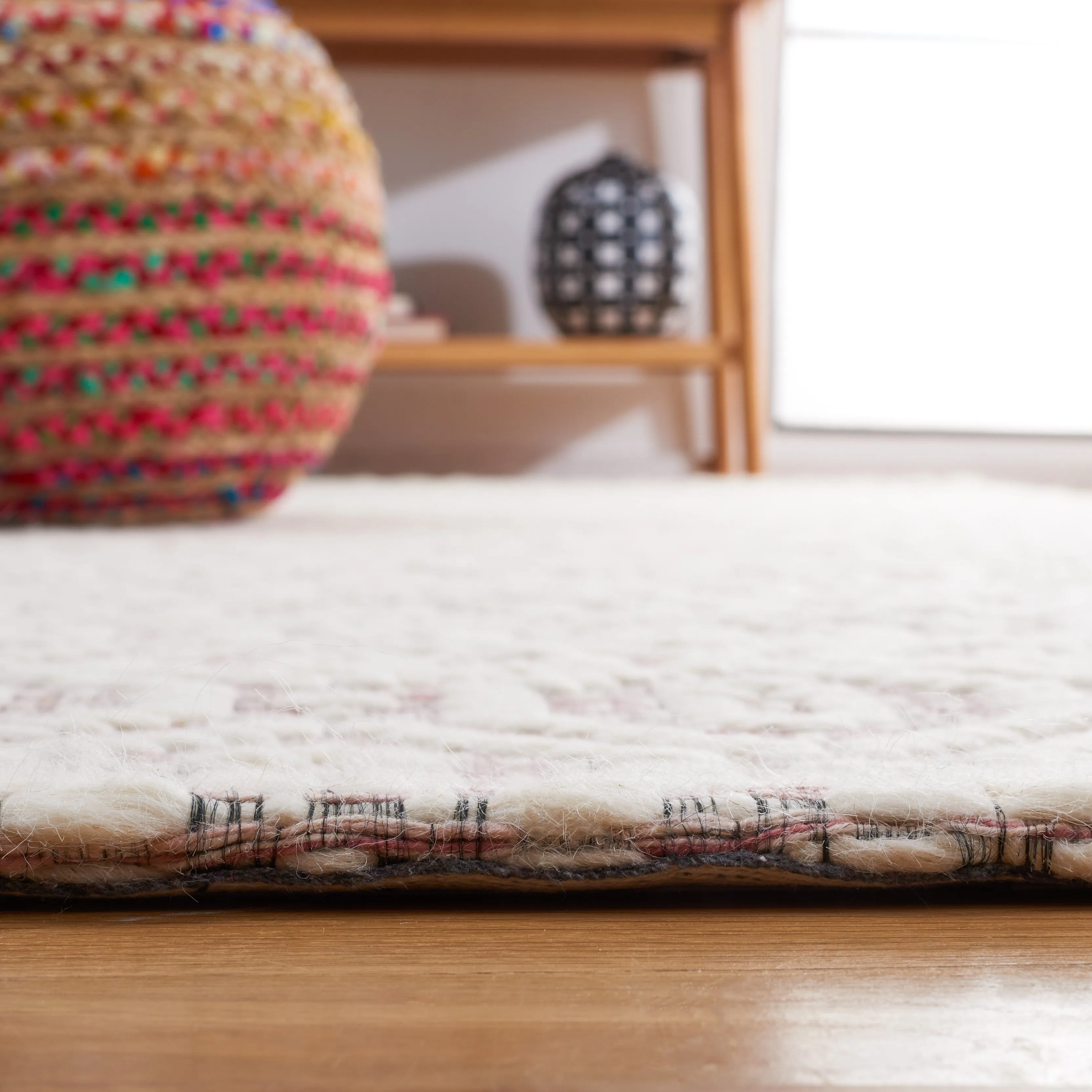 SAFAVIEH Handmade Marbella Kiera Modern Wool Rug