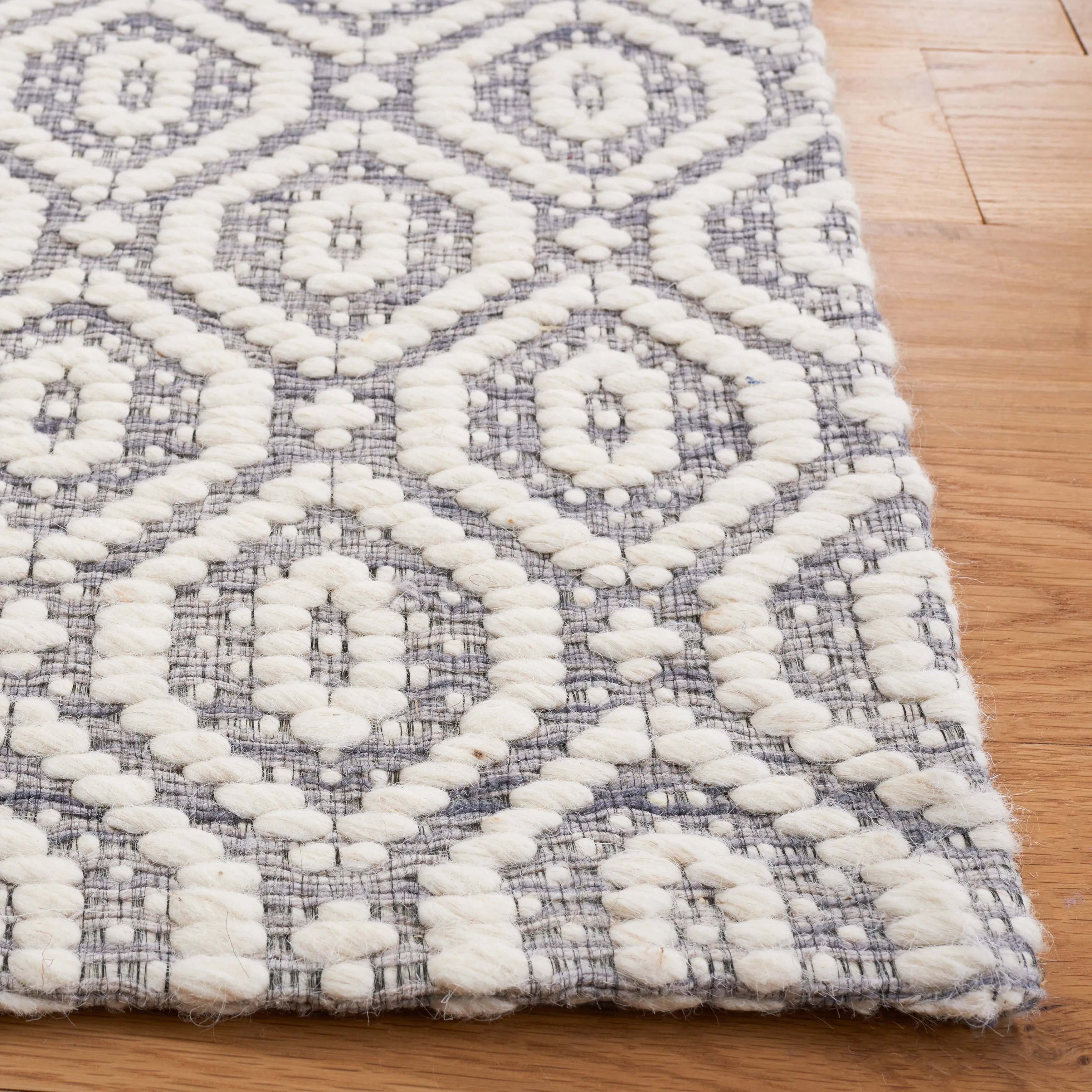SAFAVIEH Handmade Marbella Kiera Modern Wool Rug