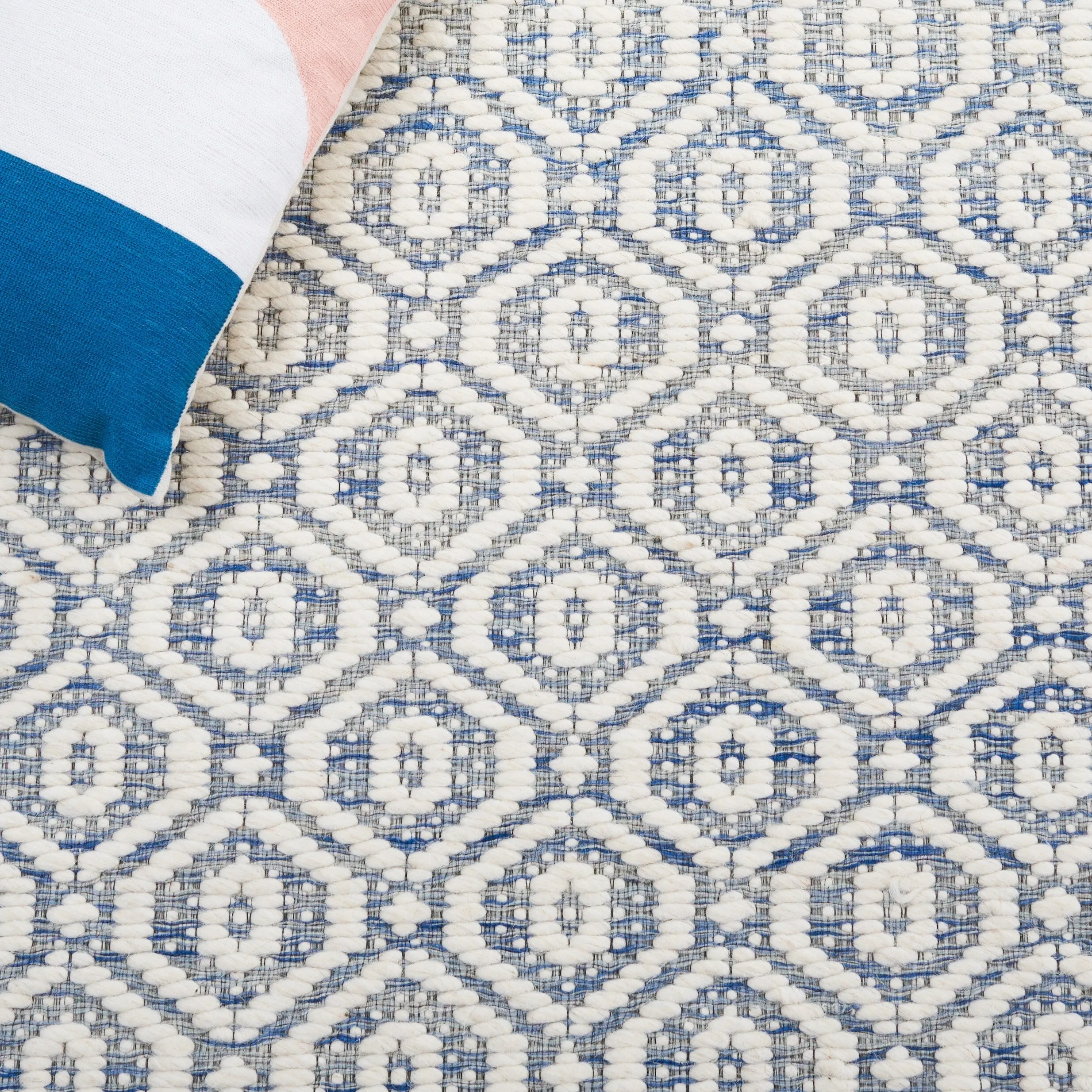 SAFAVIEH Handmade Marbella Kiera Modern Wool Rug