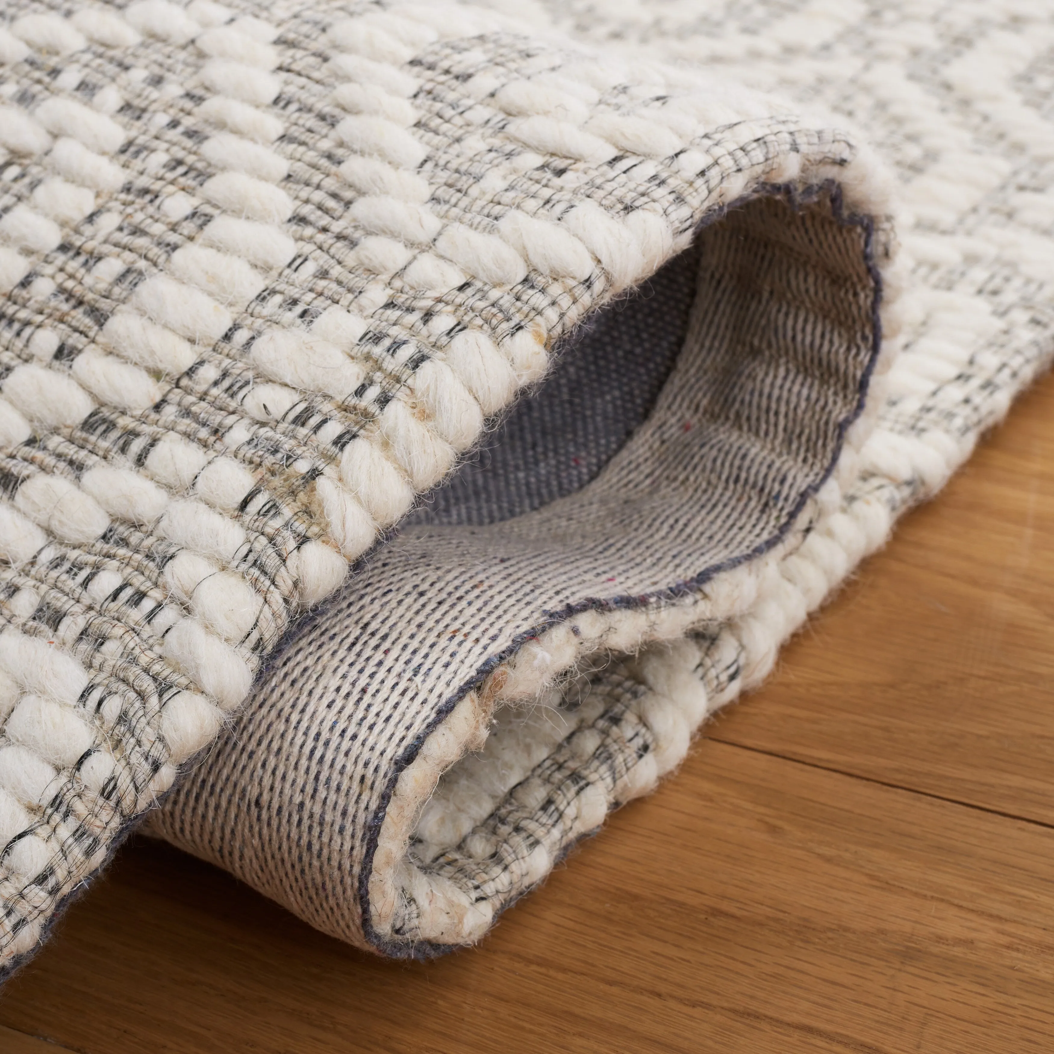SAFAVIEH Handmade Marbella Kiera Modern Wool Rug