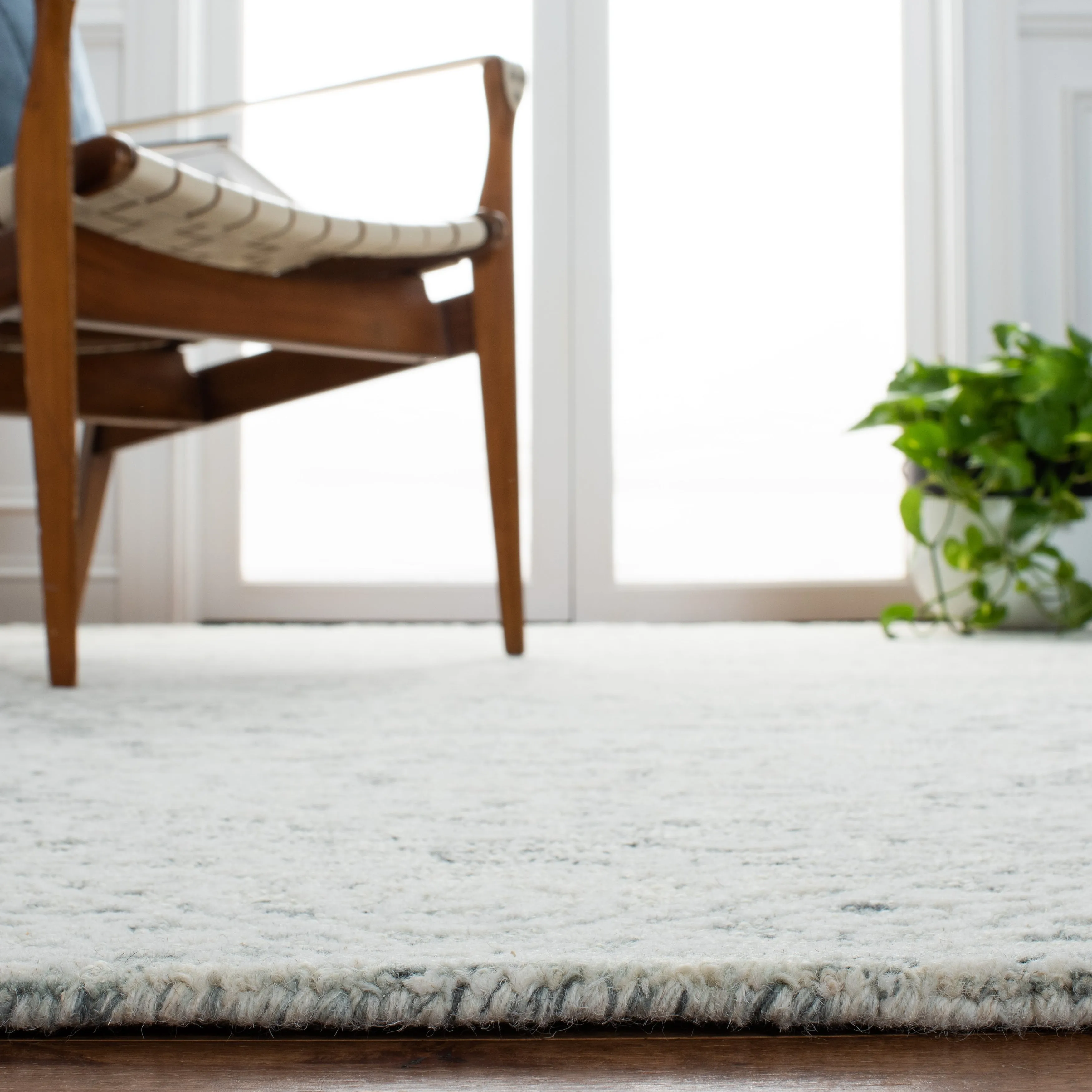 SAFAVIEH Handmade Metro Cyndee French Country Wool Rug