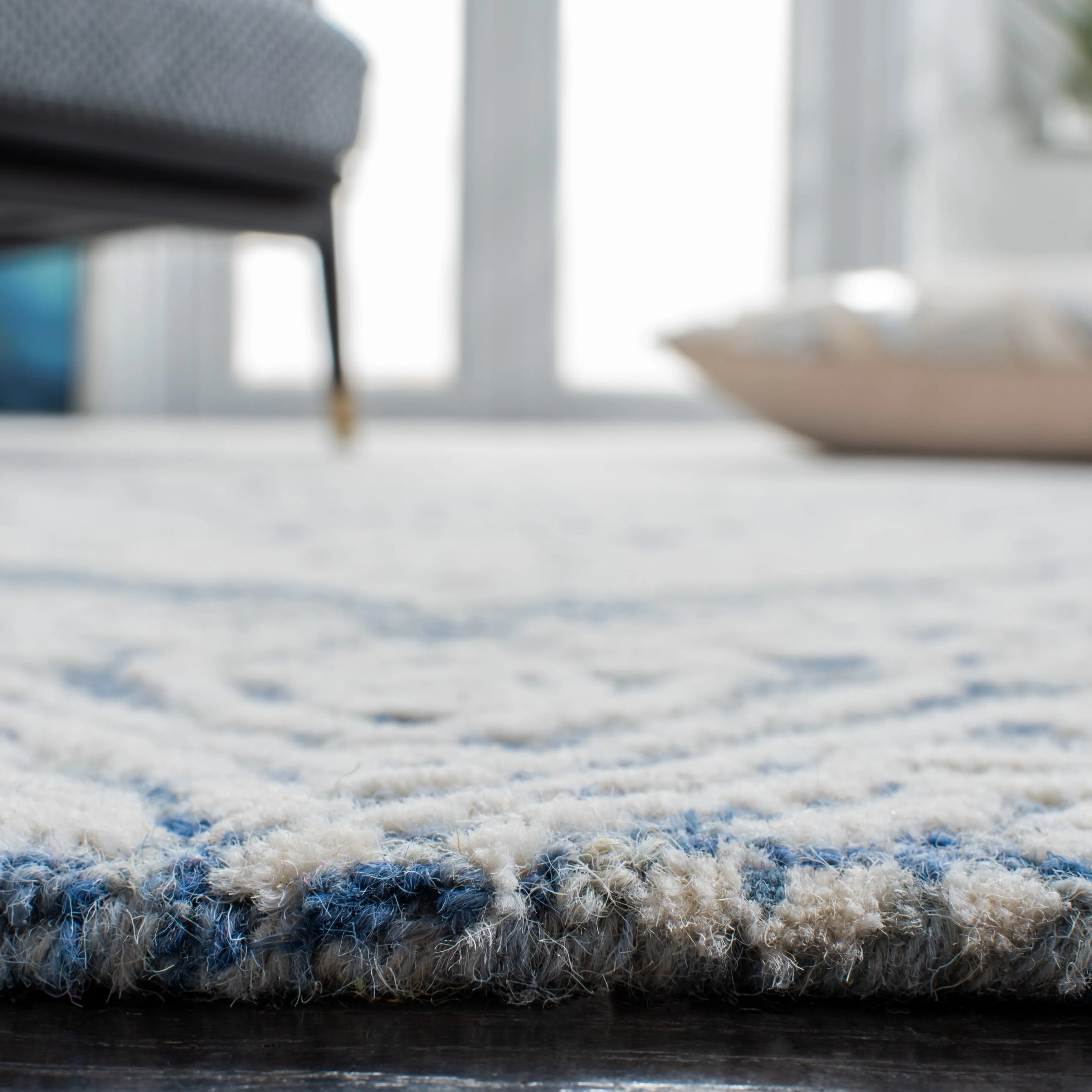 SAFAVIEH Handmade Metro Cyndee French Country Wool Rug