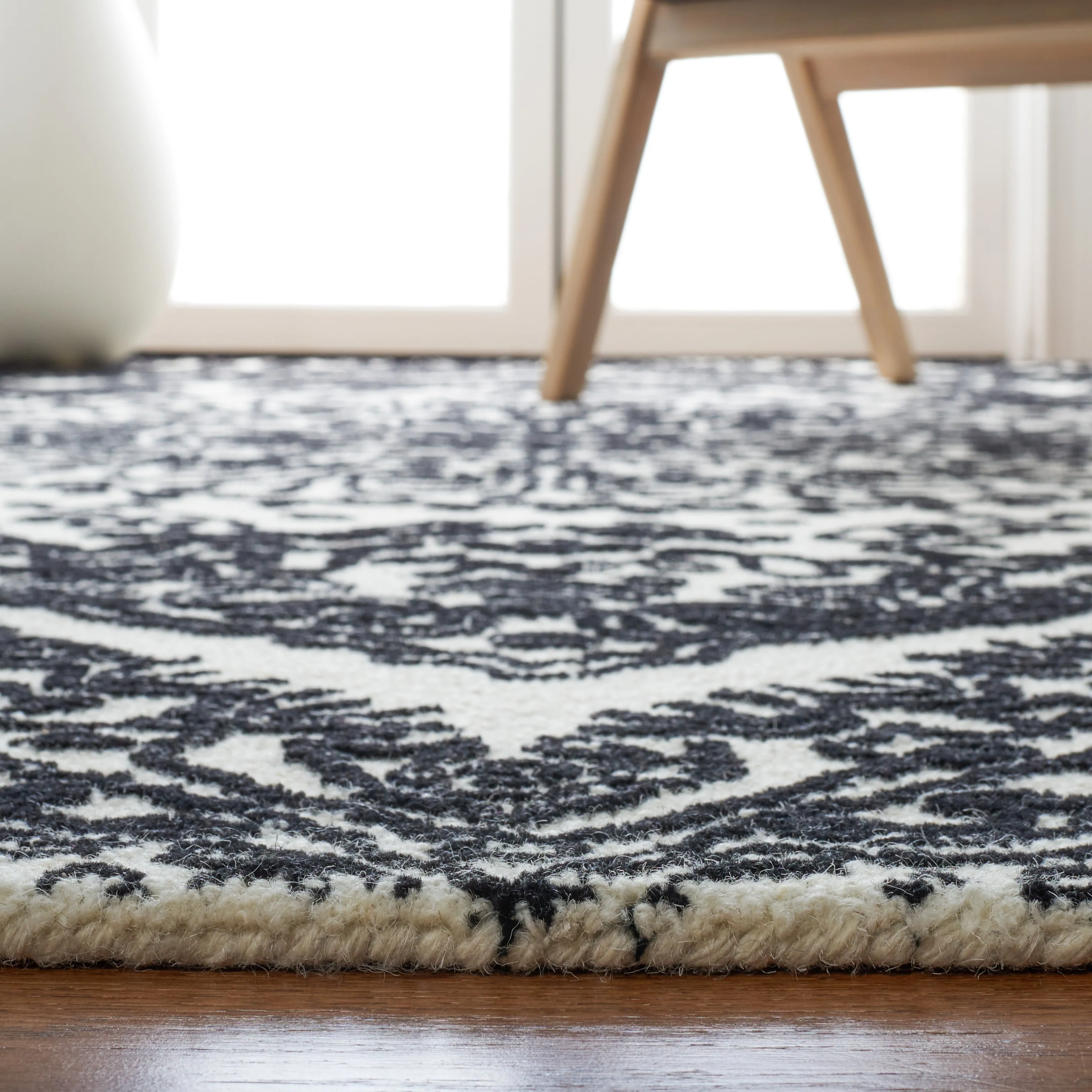 SAFAVIEH Handmade Metro Cyndee French Country Wool Rug