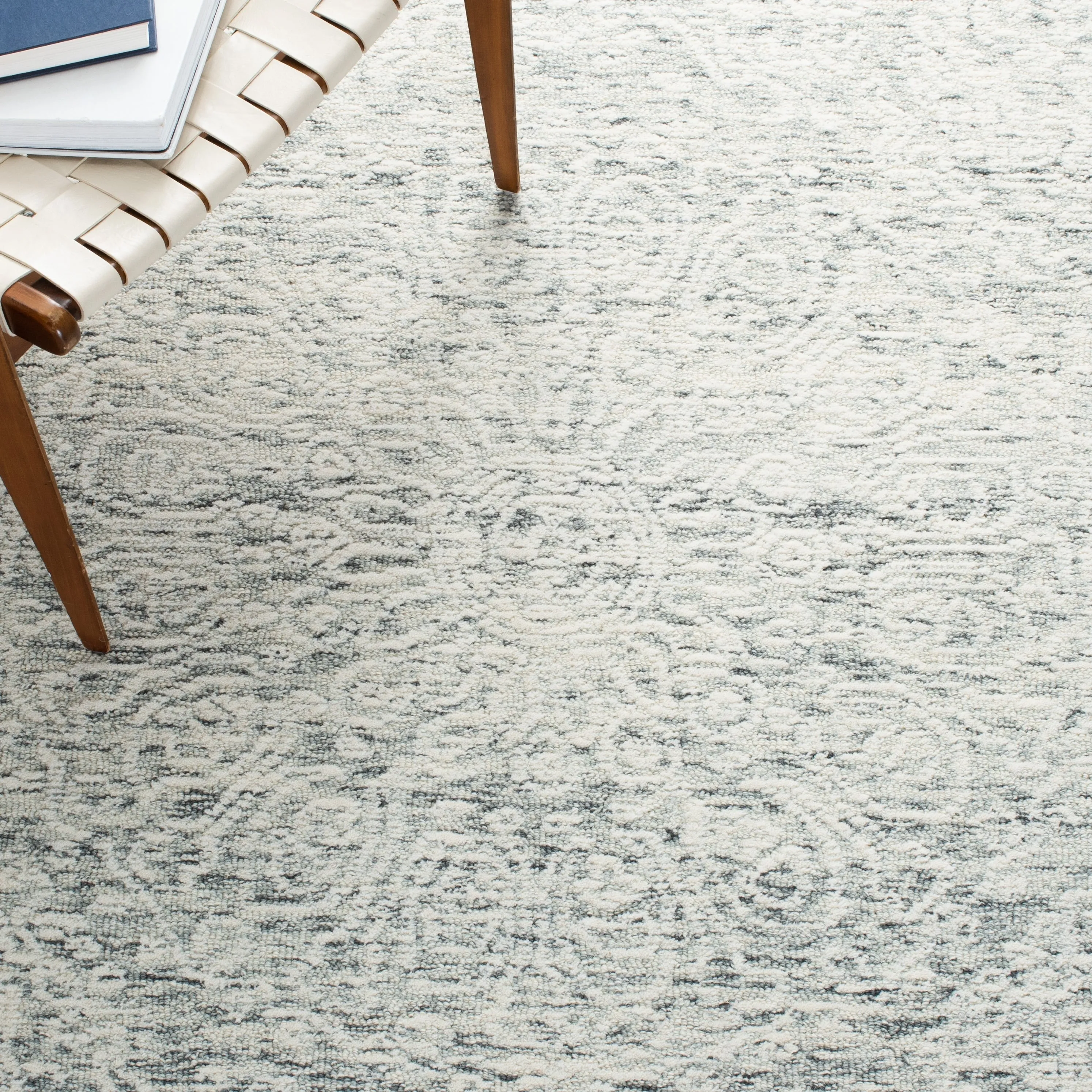 SAFAVIEH Handmade Metro Cyndee French Country Wool Rug
