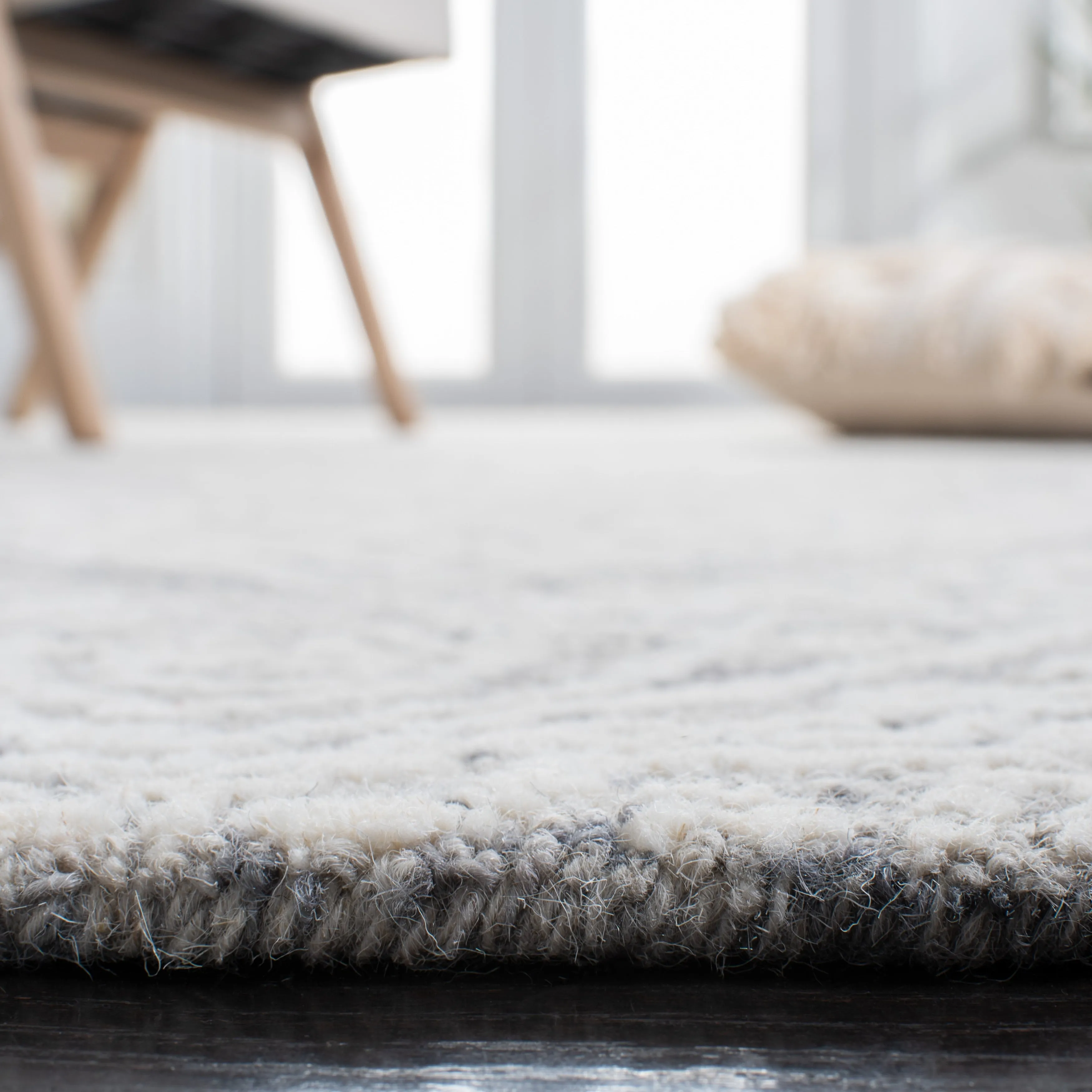 SAFAVIEH Handmade Metro Cyndee French Country Wool Rug