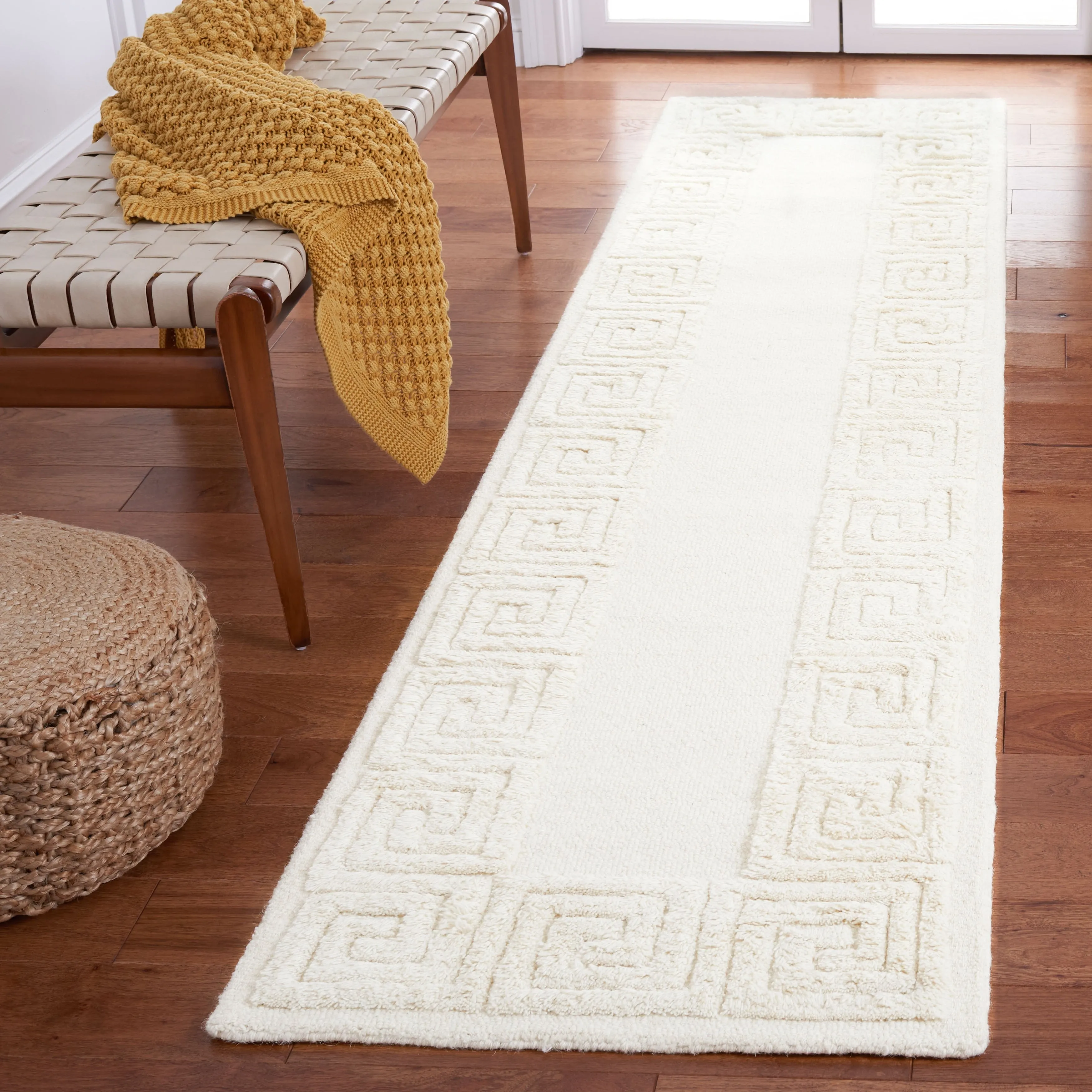 SAFAVIEH Handmade Metro Dream Greek Key Border Wool Rug