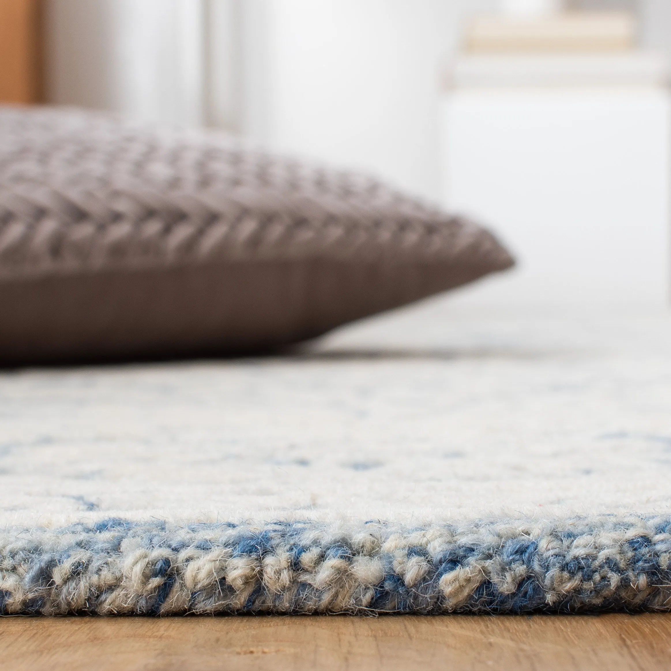 SAFAVIEH Handmade Metro Suada French Country Wool Rug