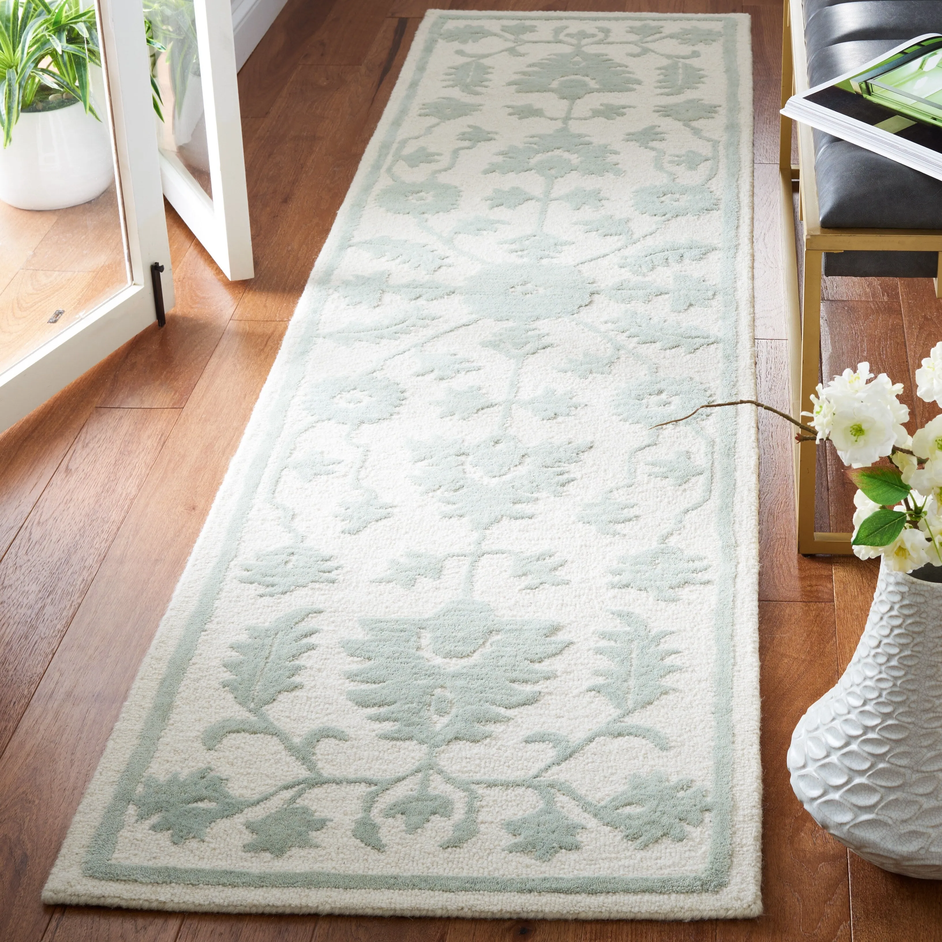 SAFAVIEH Handmade Metro Vasatha French Country Wool Rug