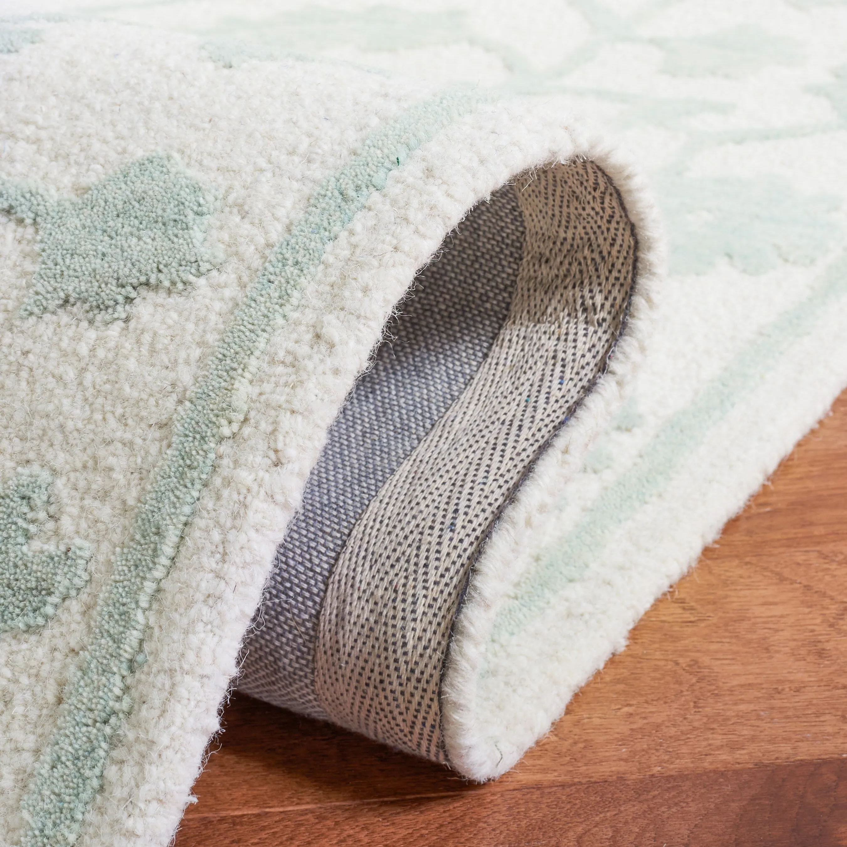 SAFAVIEH Handmade Metro Vasatha French Country Wool Rug