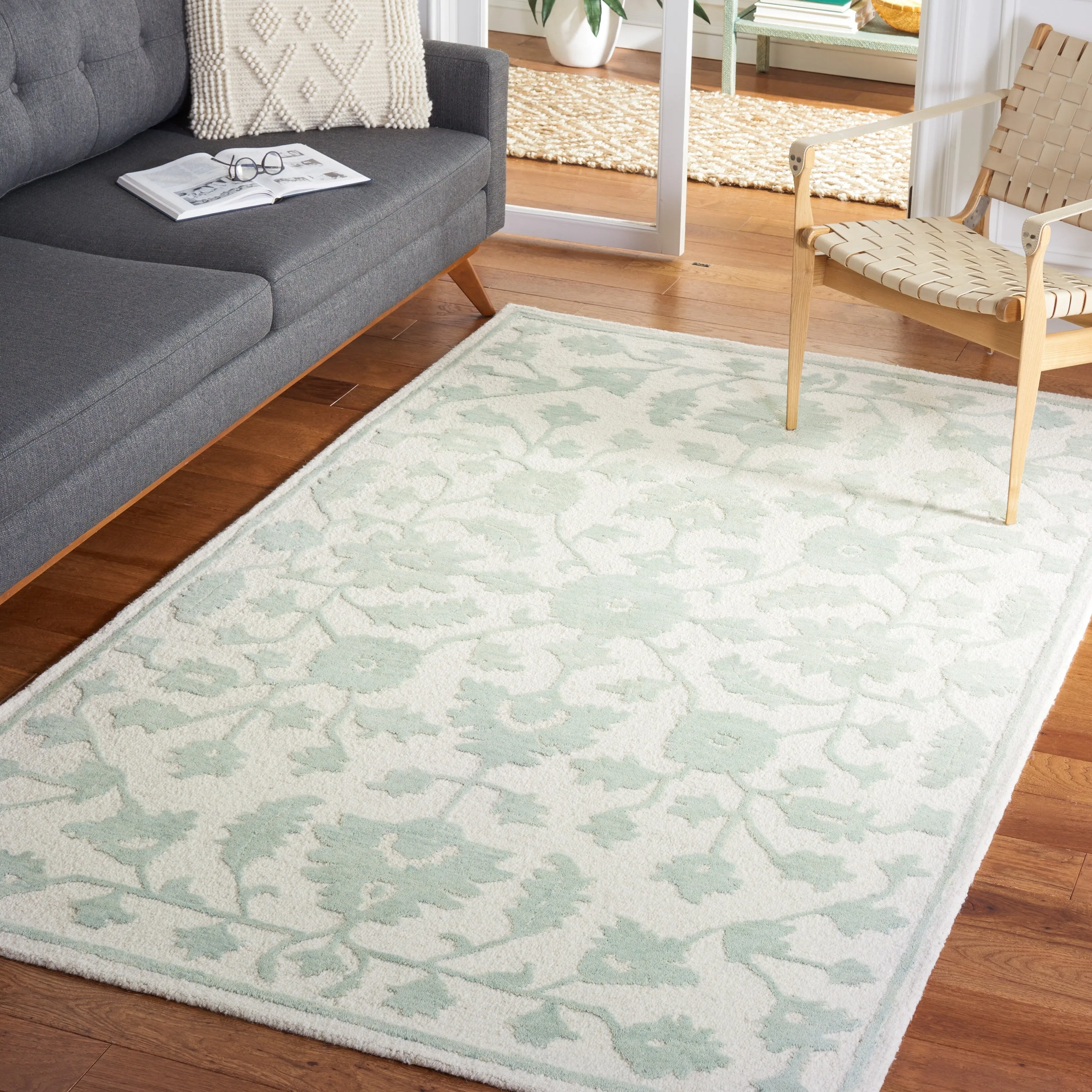 SAFAVIEH Handmade Metro Vasatha French Country Wool Rug