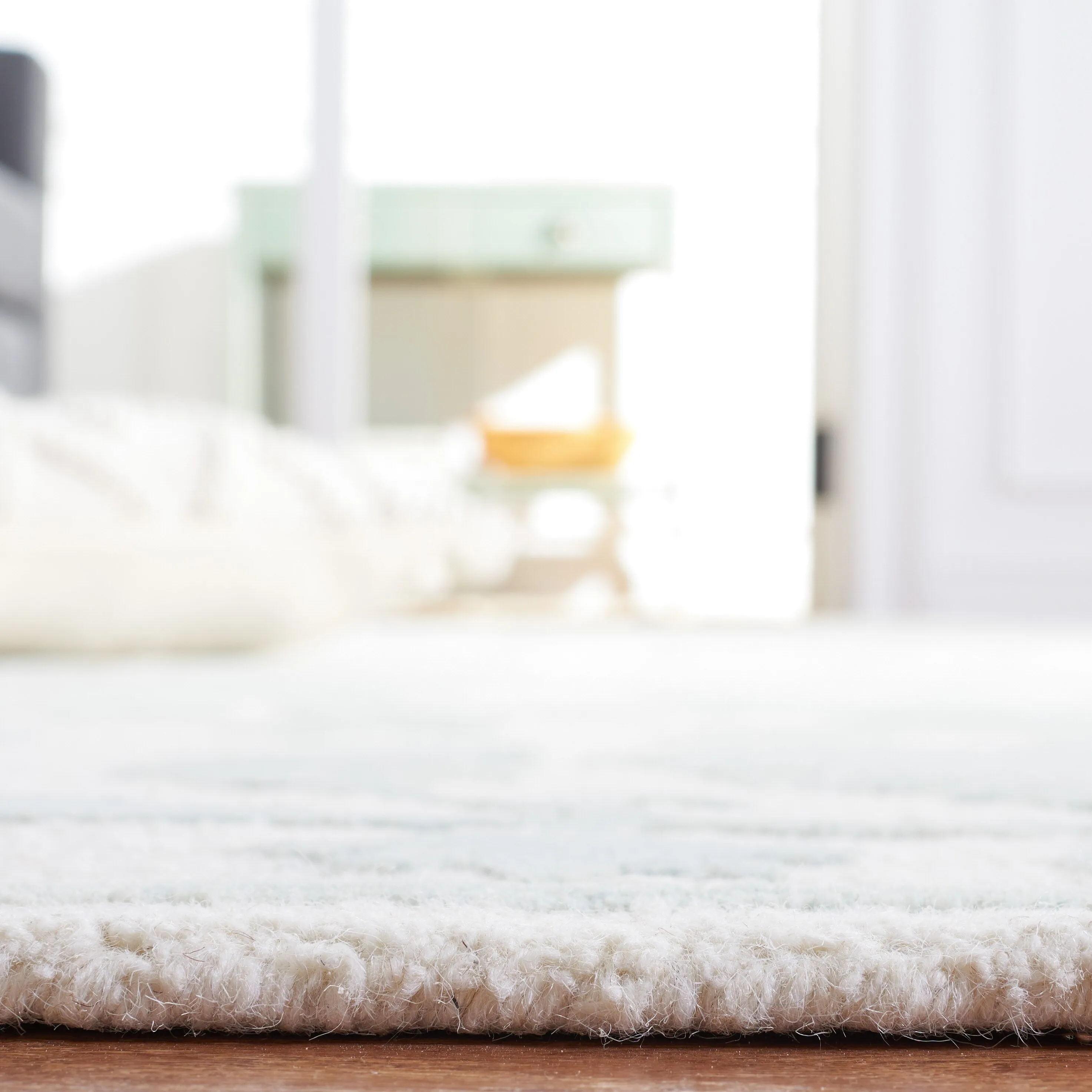 SAFAVIEH Handmade Metro Vasatha French Country Wool Rug