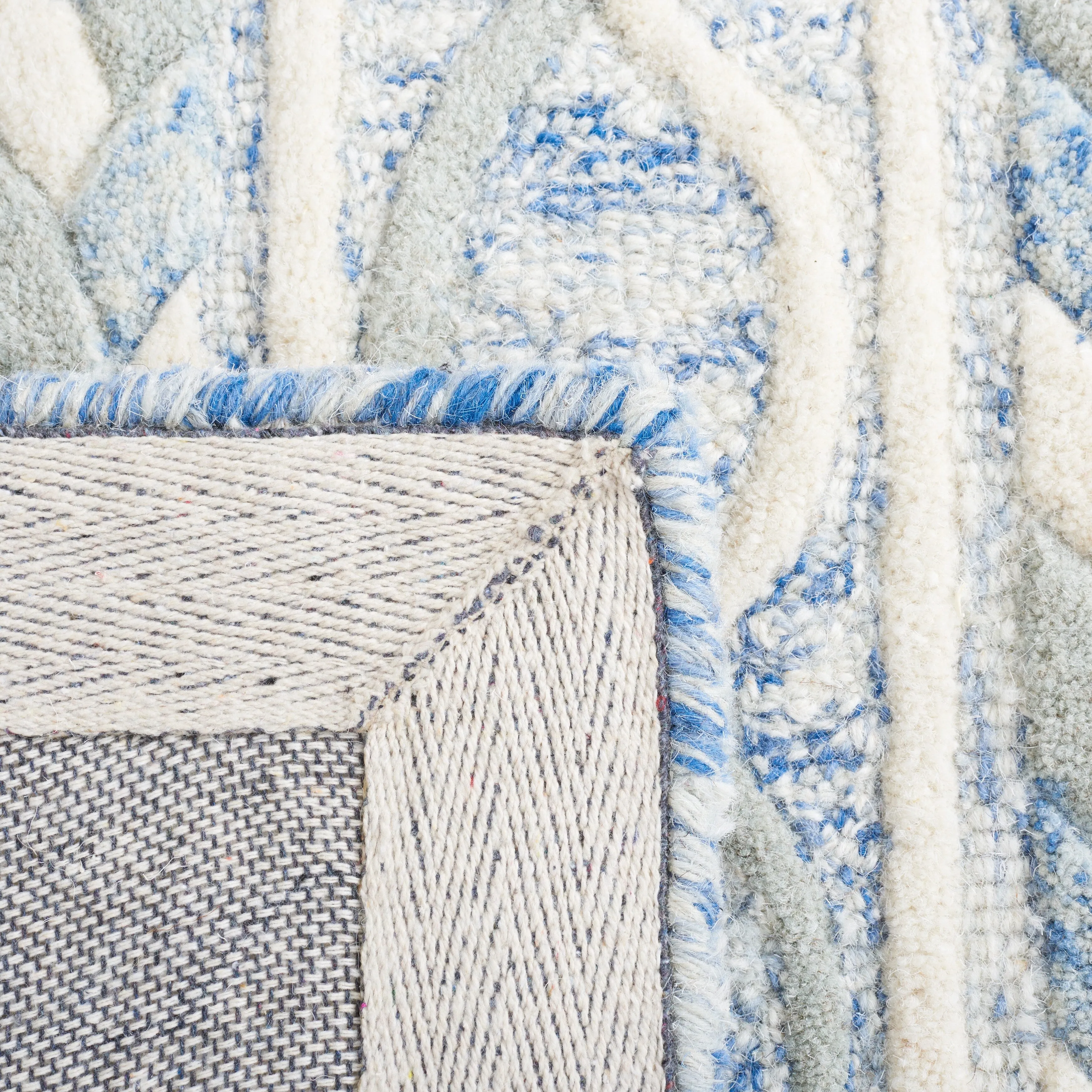 SAFAVIEH Handmade Metro Zenta Wool Rug