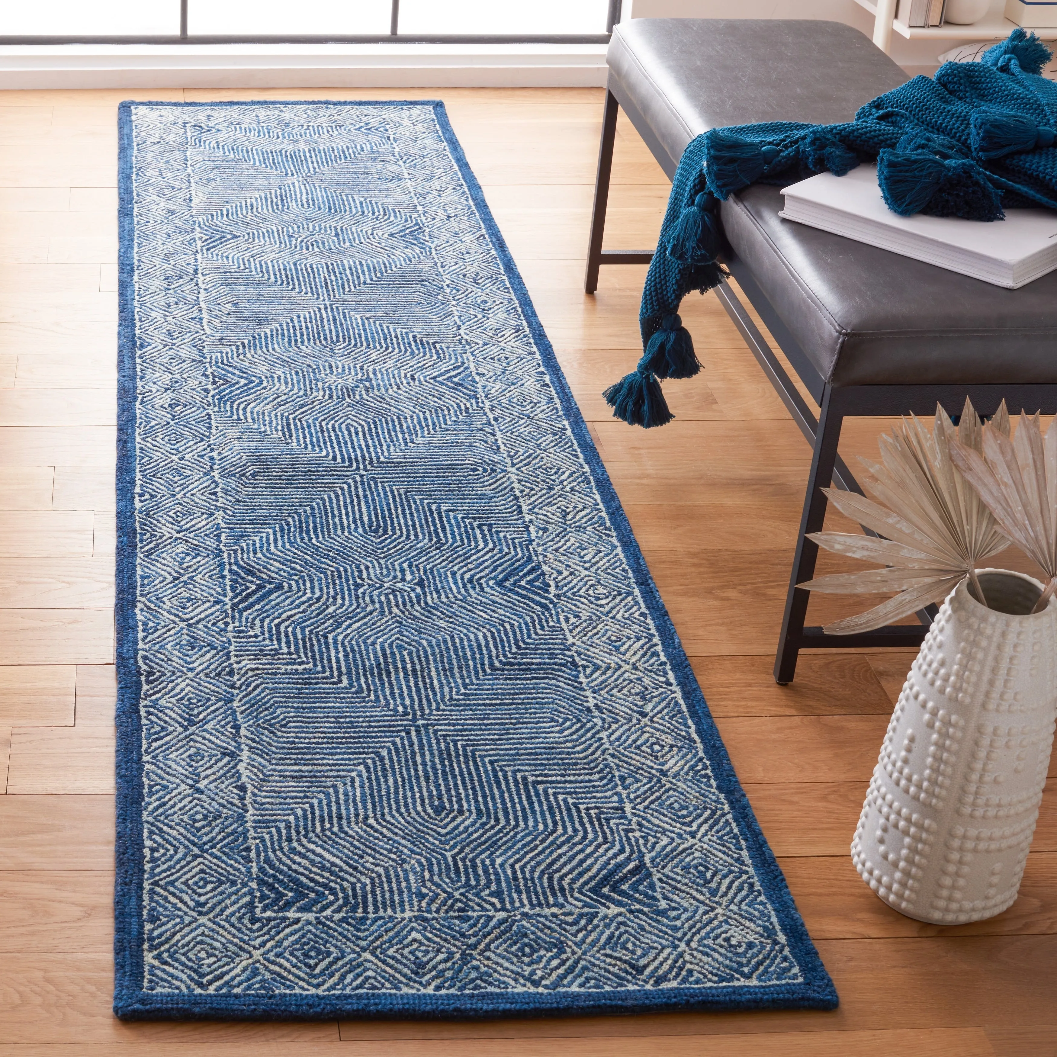 SAFAVIEH Handmade Micro-Loop Joshka Wool Rug