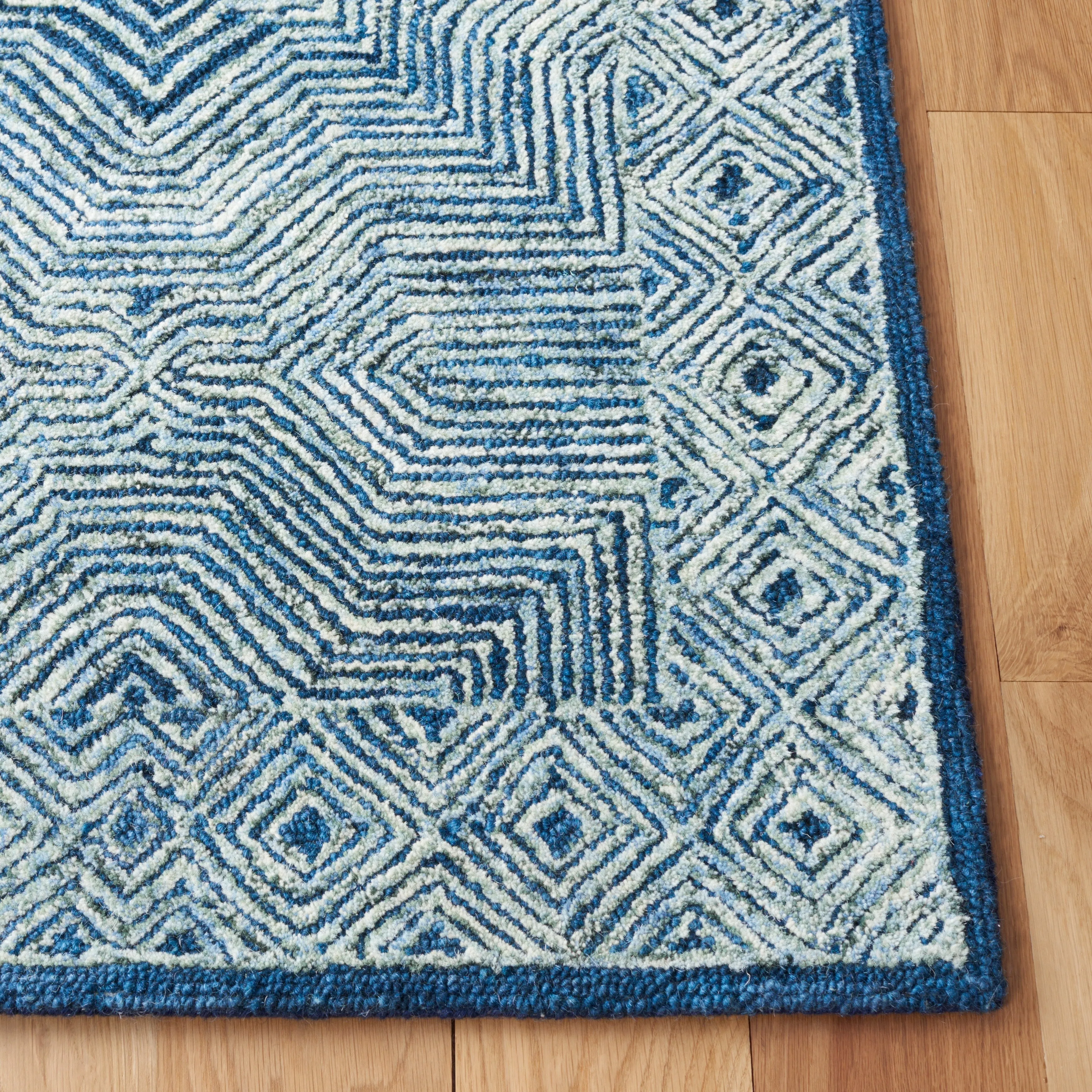 SAFAVIEH Handmade Micro-Loop Joshka Wool Rug