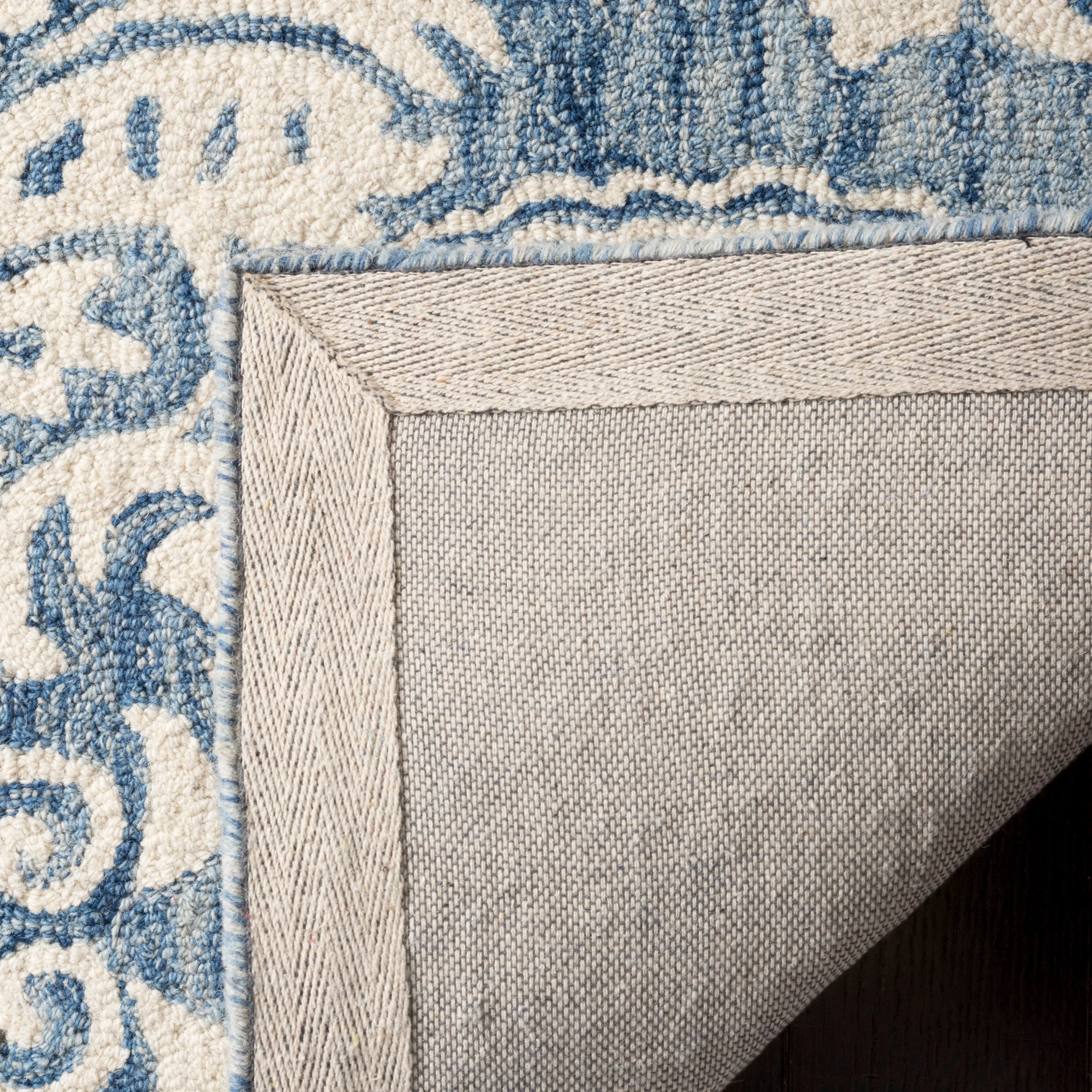 SAFAVIEH Handmade Micro-Loop Tressy Wool Rug