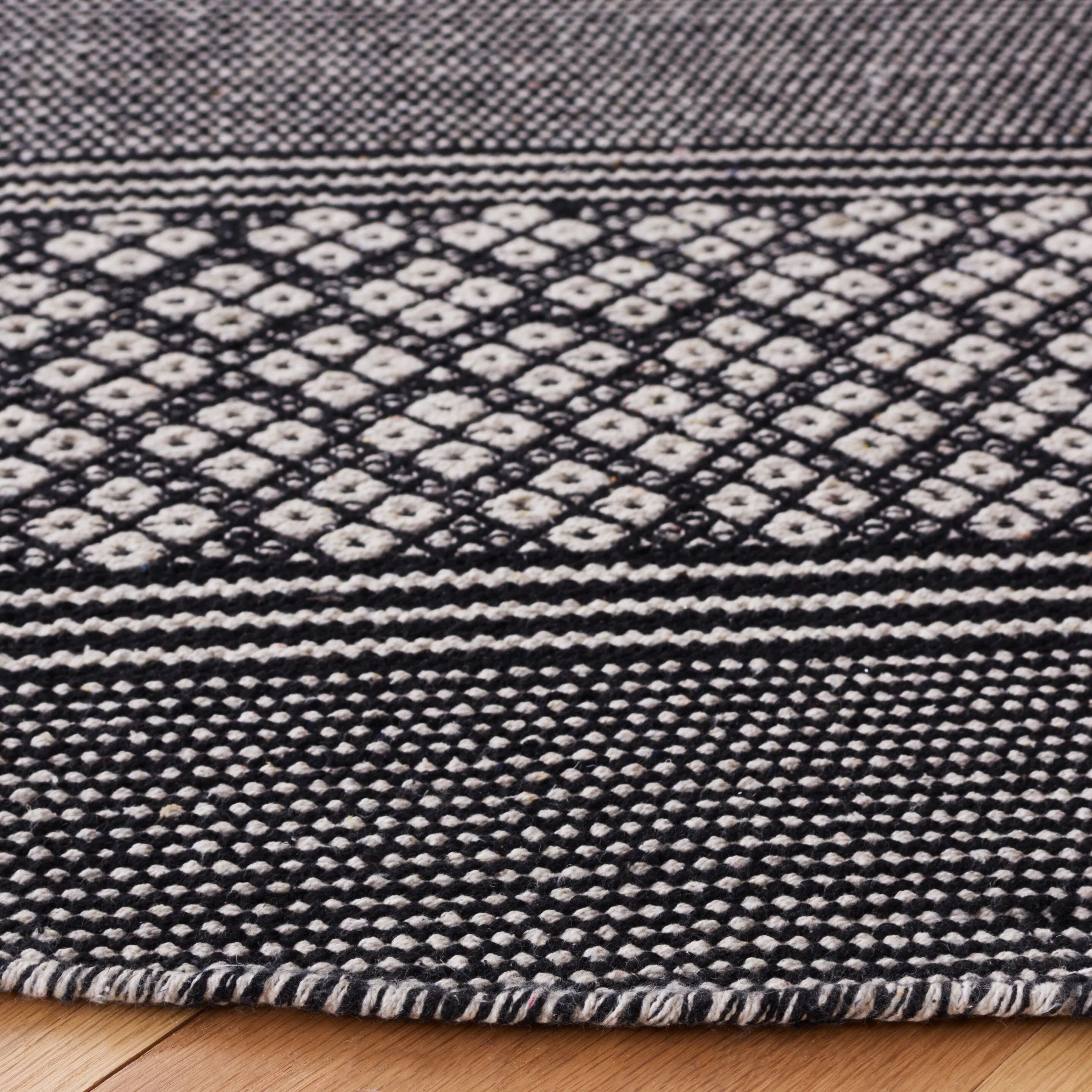 SAFAVIEH Handmade Montauk Margaux Stripe Rug