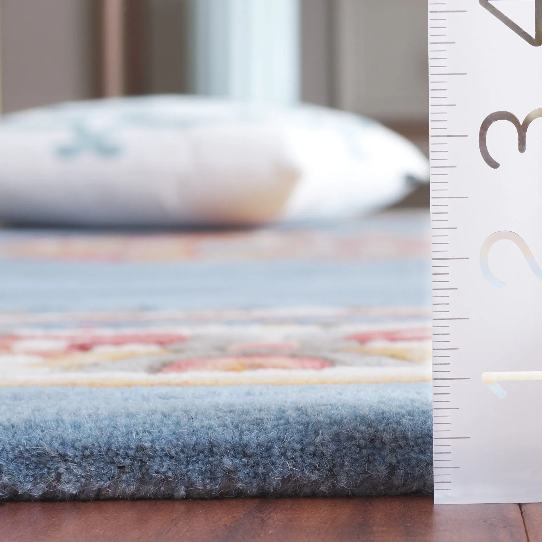SAFAVIEH. Handmade Naples Cathelyne Traditional Wool Rug