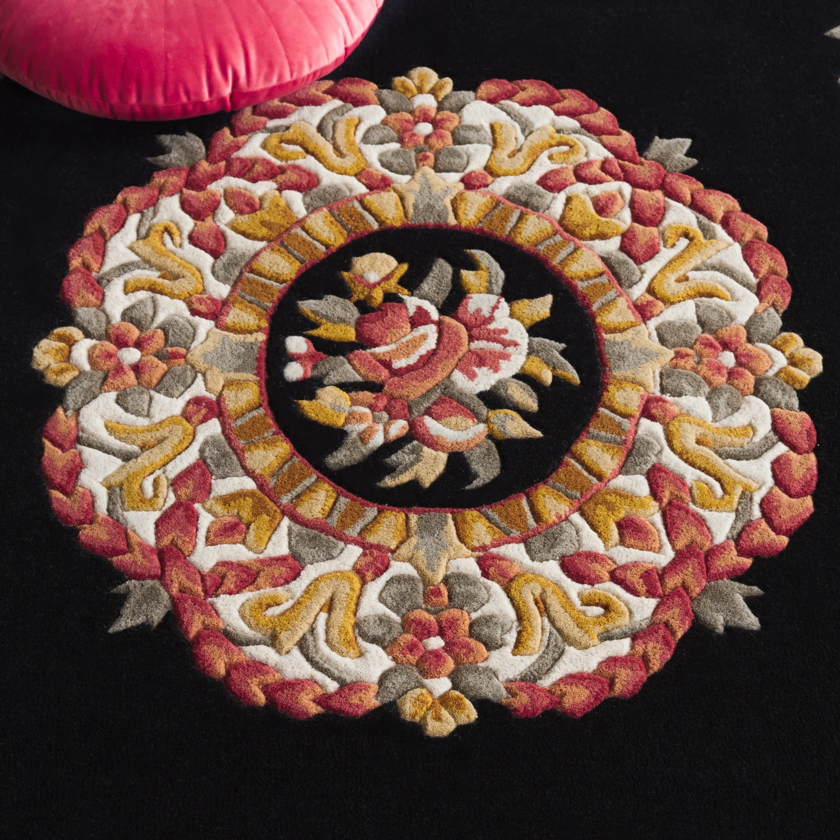 SAFAVIEH. Handmade Naples Cathelyne Traditional Wool Rug