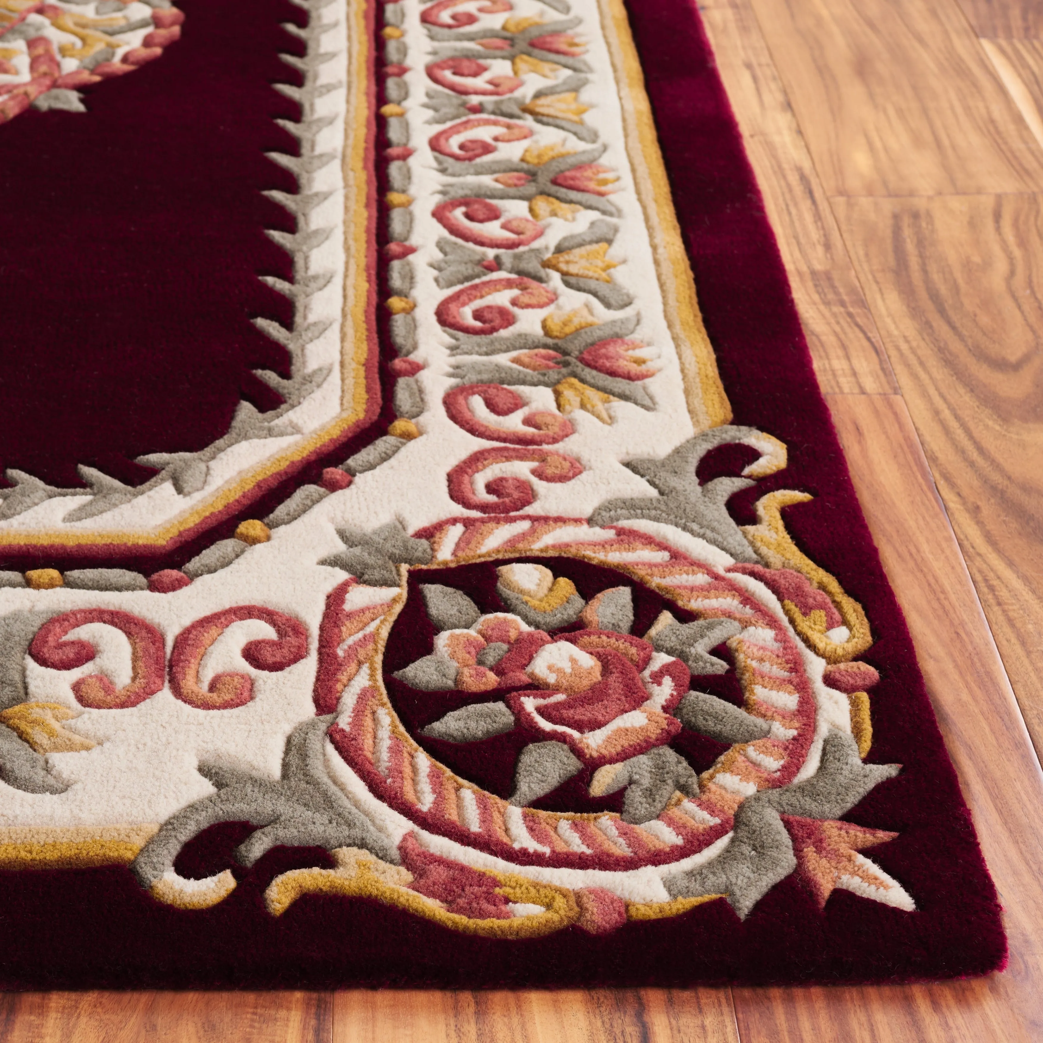 SAFAVIEH. Handmade Naples Cathelyne Traditional Wool Rug