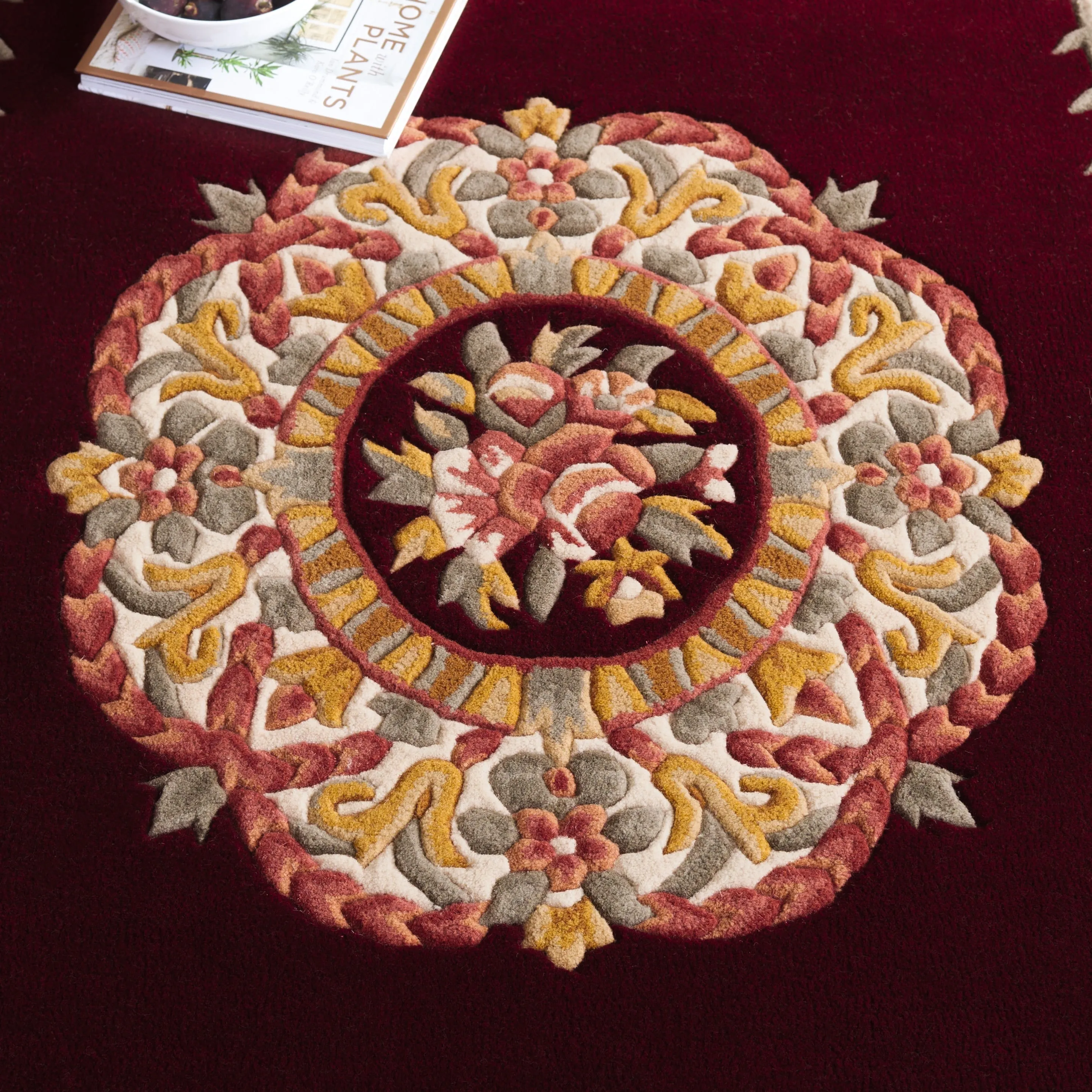 SAFAVIEH. Handmade Naples Cathelyne Traditional Wool Rug