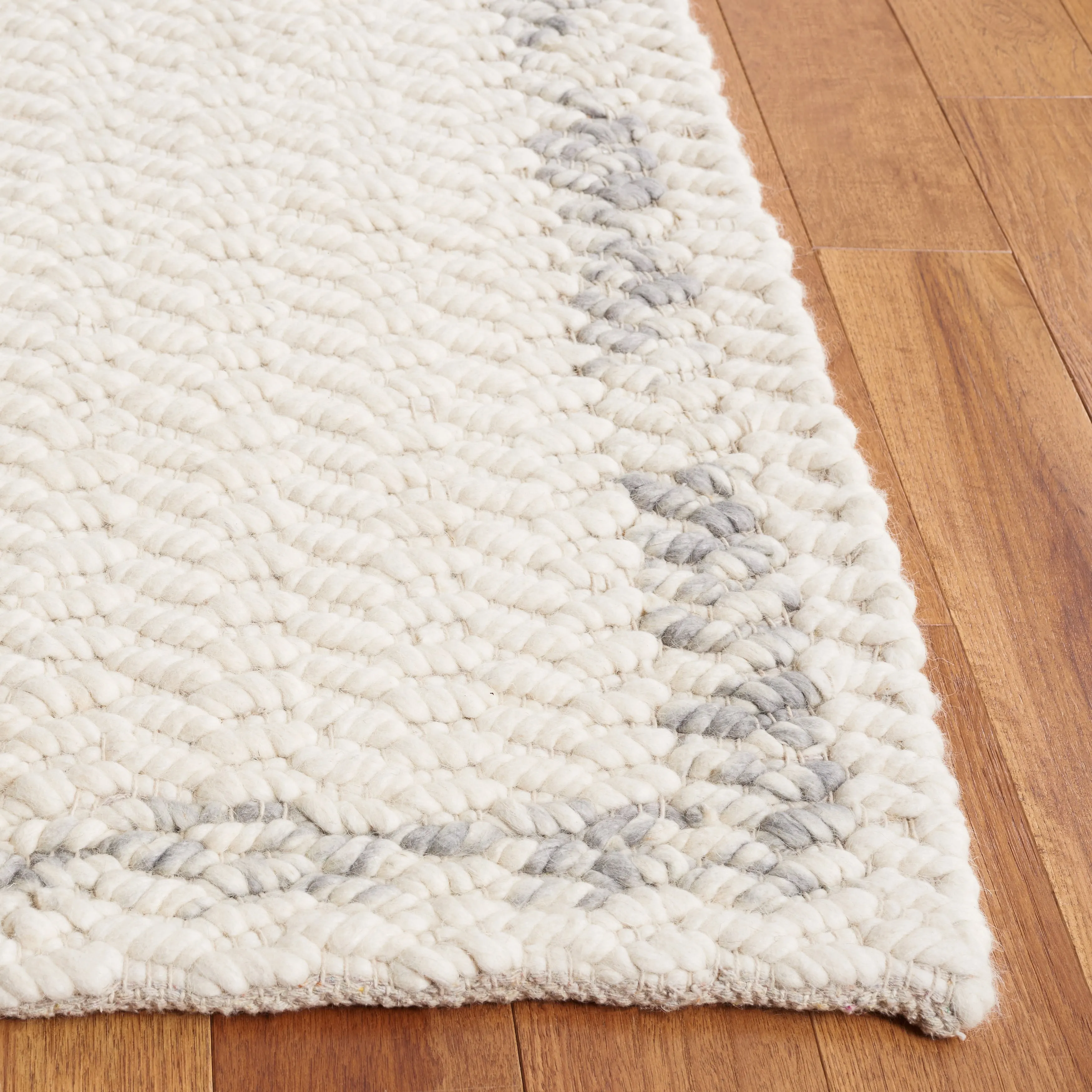 SAFAVIEH Handmade Natura Ricia Border Wool Rug