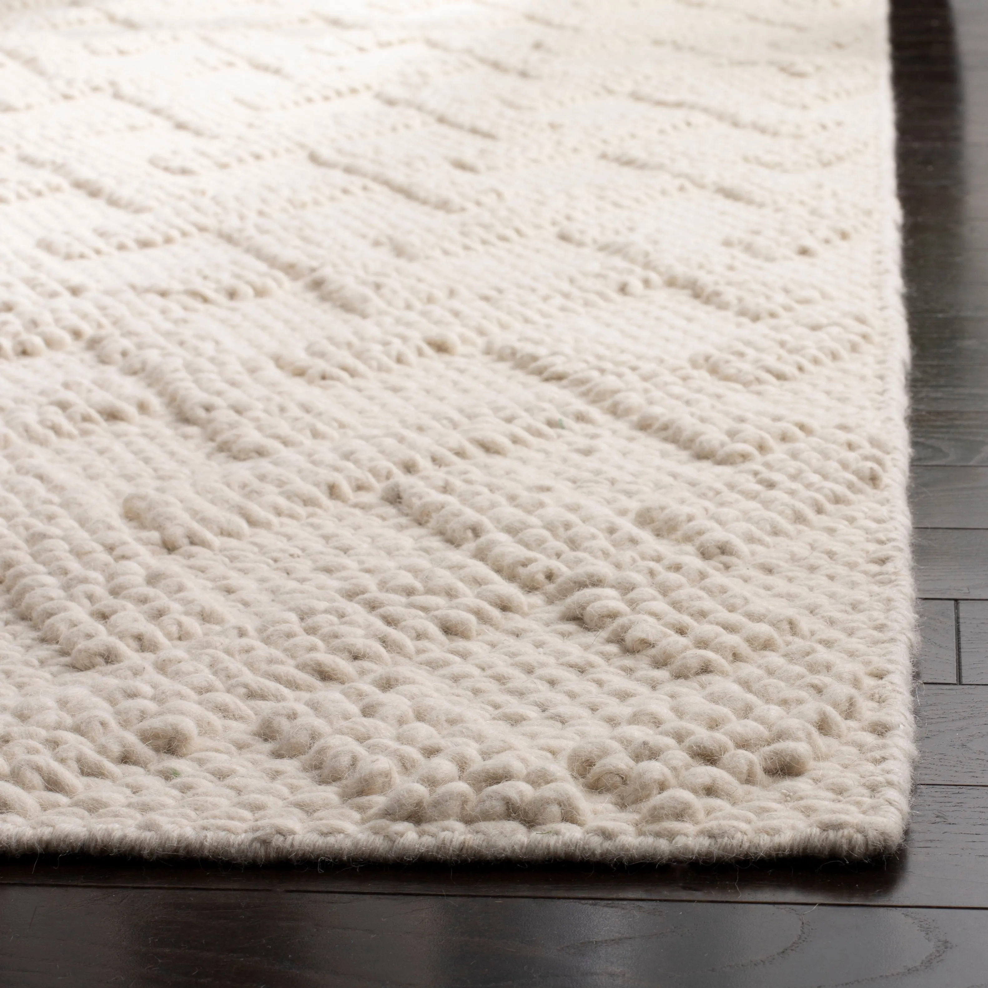 SAFAVIEH Handmade Natura Sirkku Wool Rug