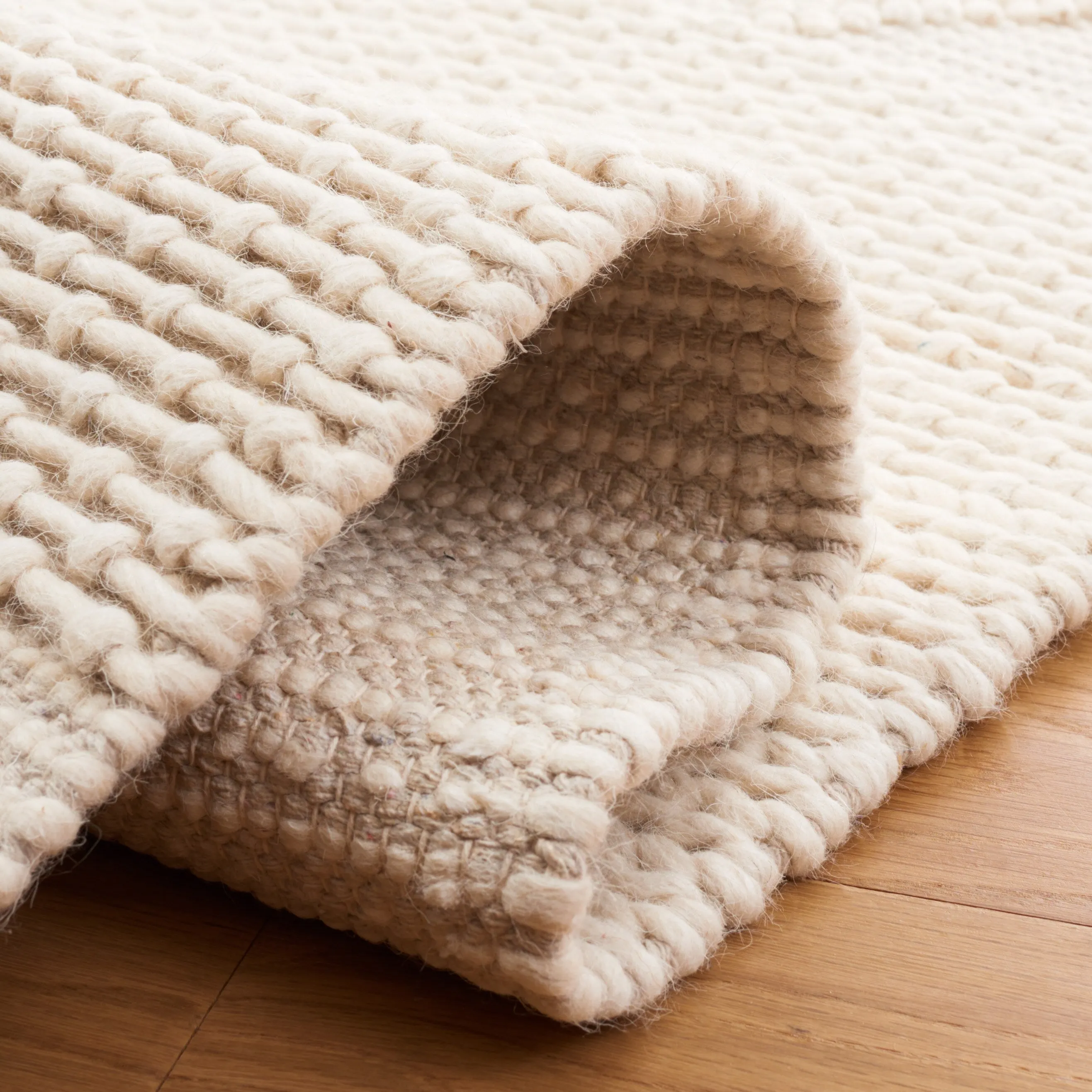 SAFAVIEH Handmade Natura Sumeyya Wool Rug