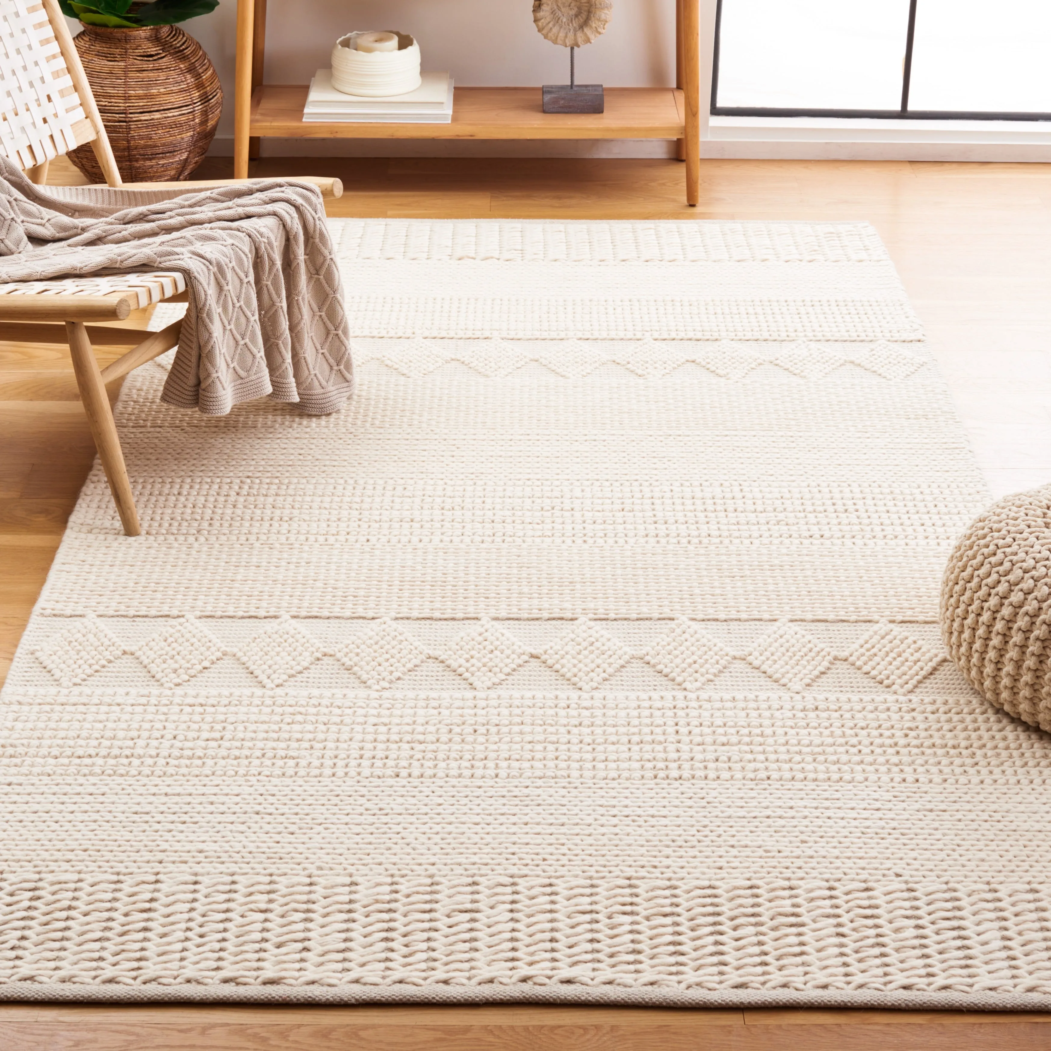 SAFAVIEH Handmade Natura Sumeyya Wool Rug