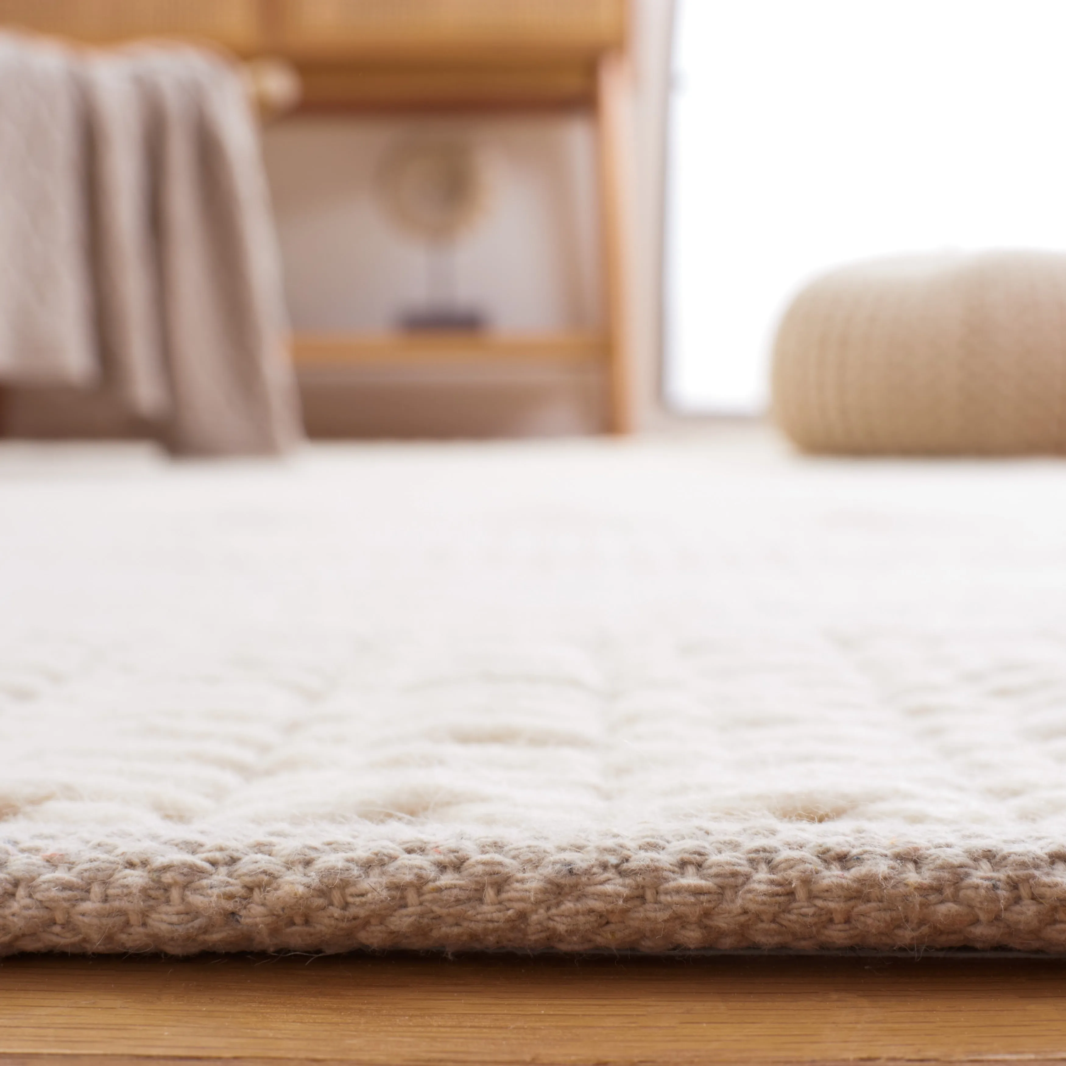 SAFAVIEH Handmade Natura Sumeyya Wool Rug