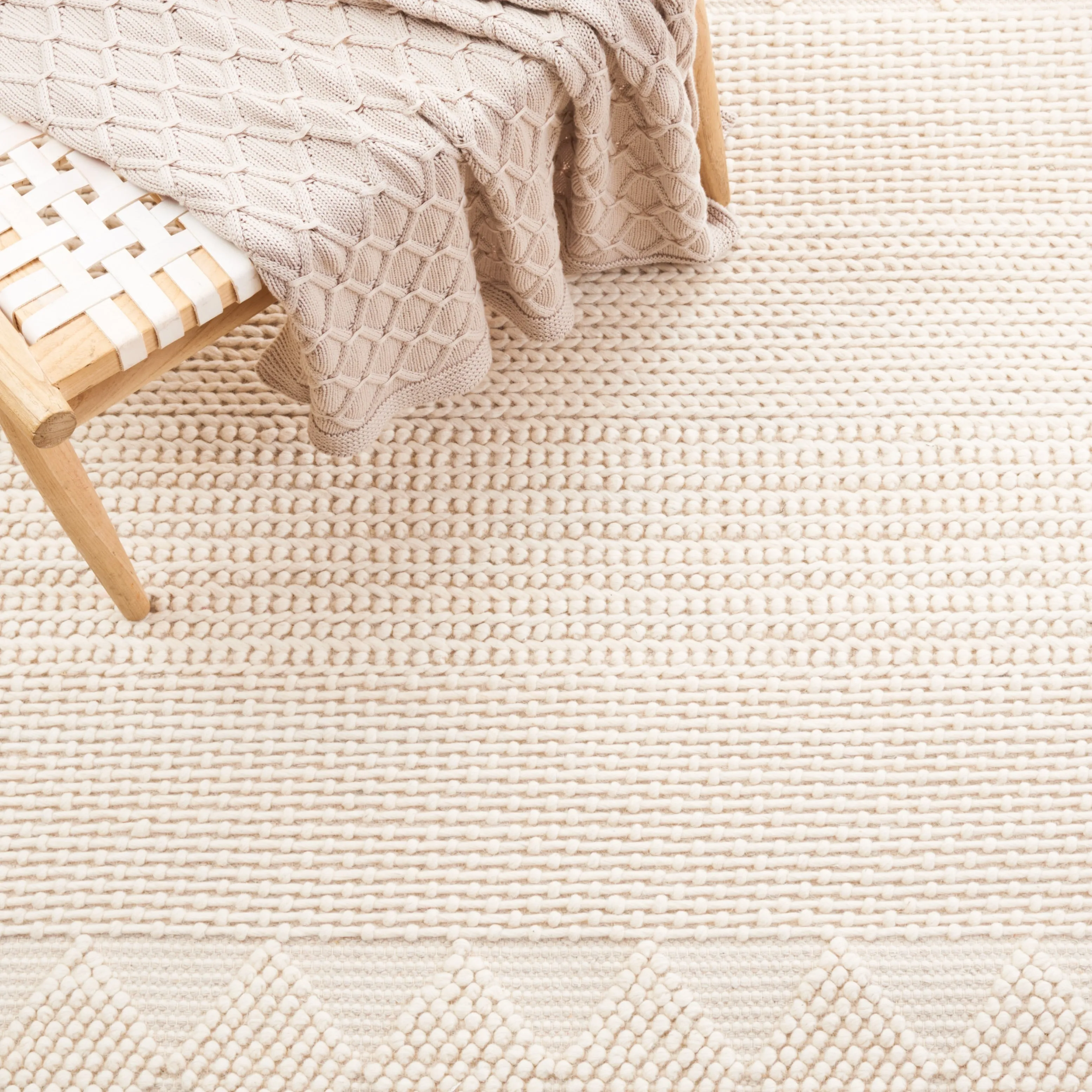 SAFAVIEH Handmade Natura Sumeyya Wool Rug