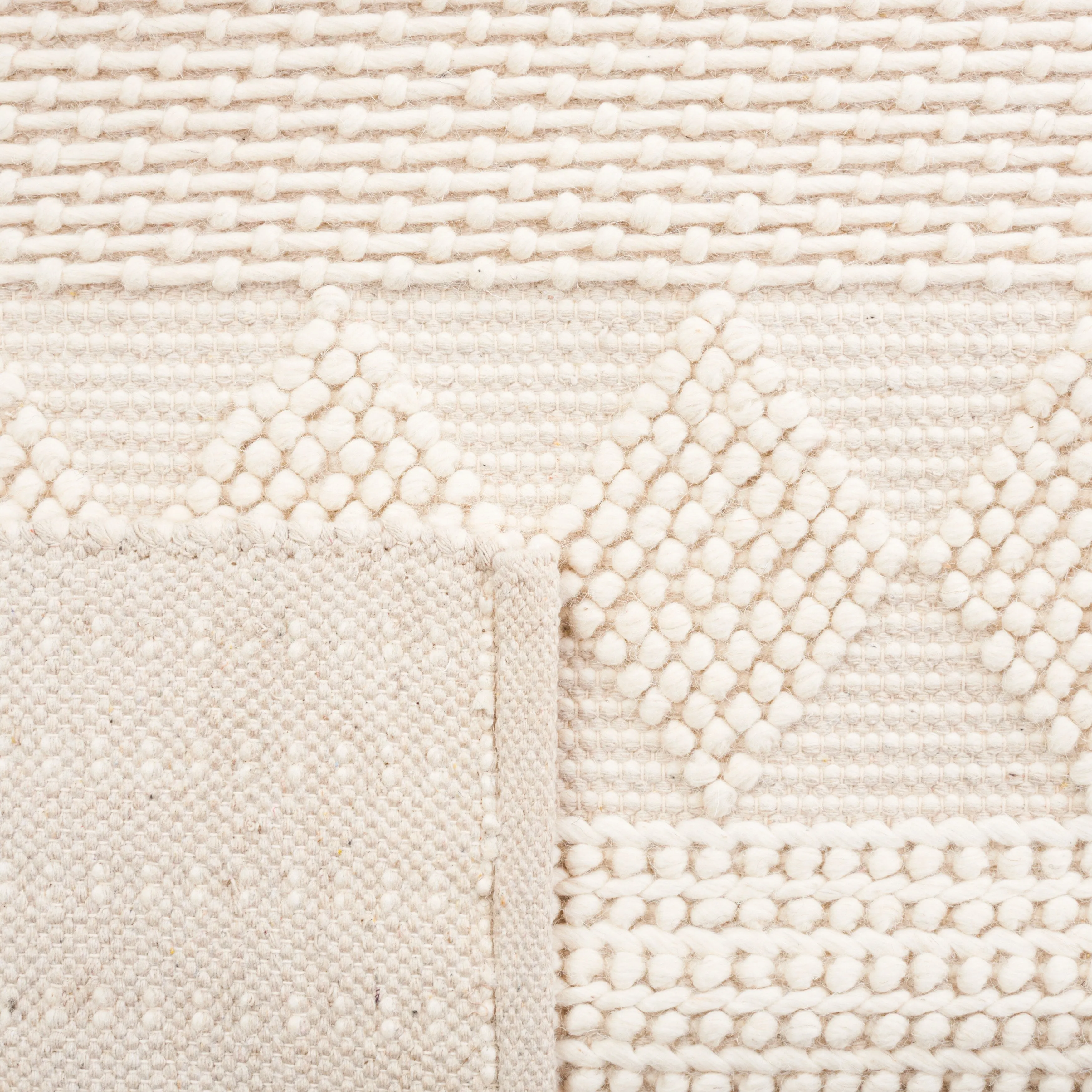 SAFAVIEH Handmade Natura Sumeyya Wool Rug