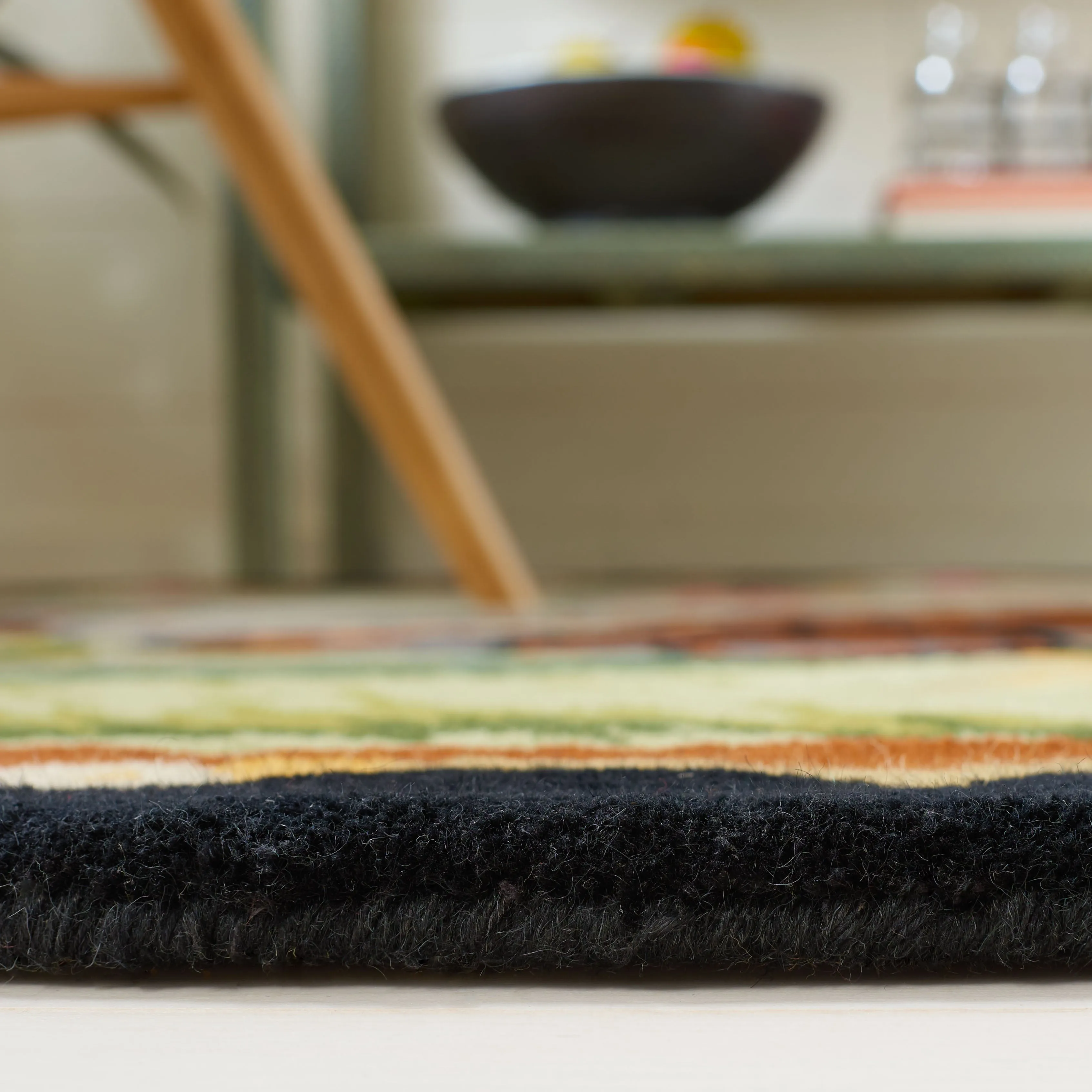 SAFAVIEH Handmade Novelty Heddine Hen Wool Rug