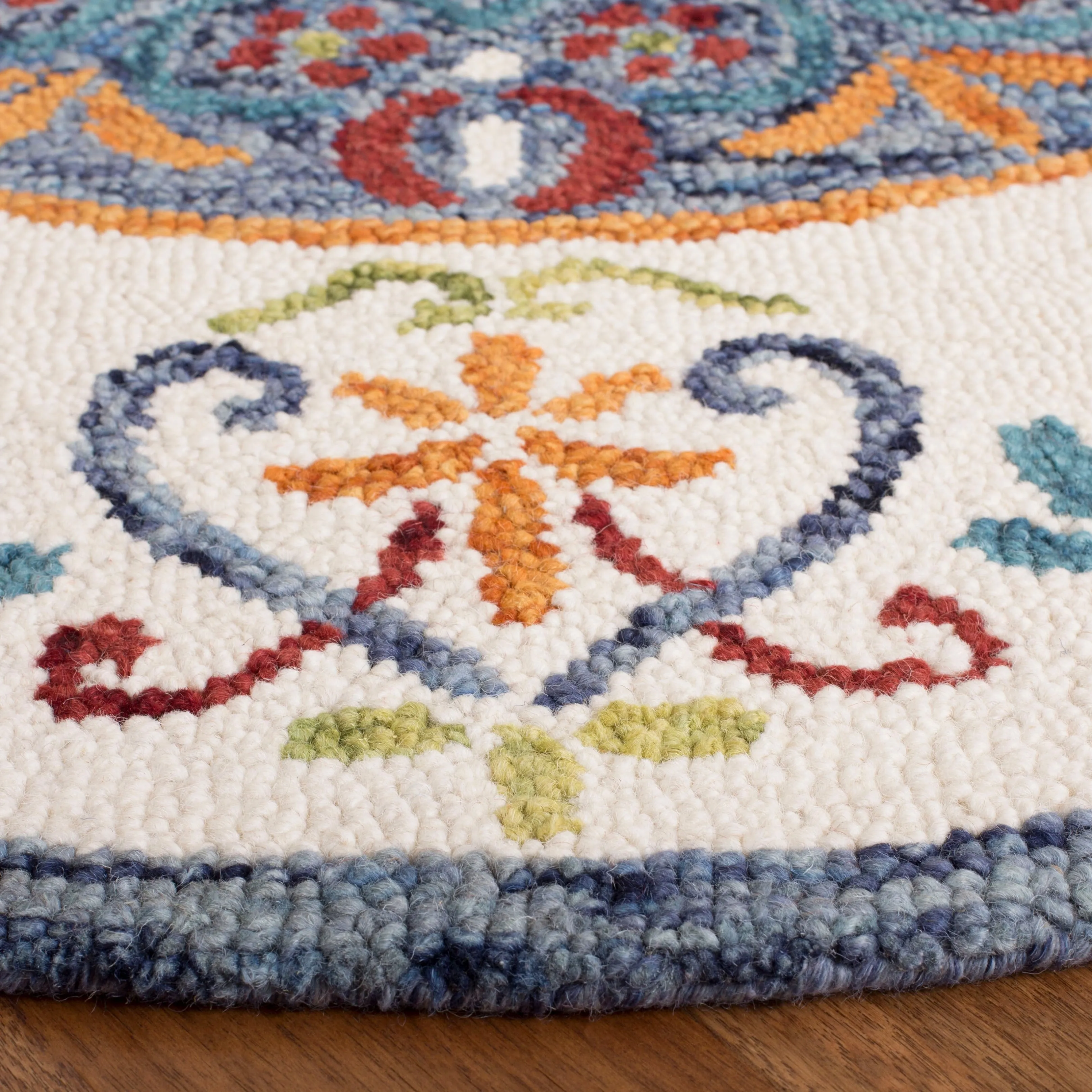 SAFAVIEH Handmade Novelty Lisbeth Ornate Wool Rug