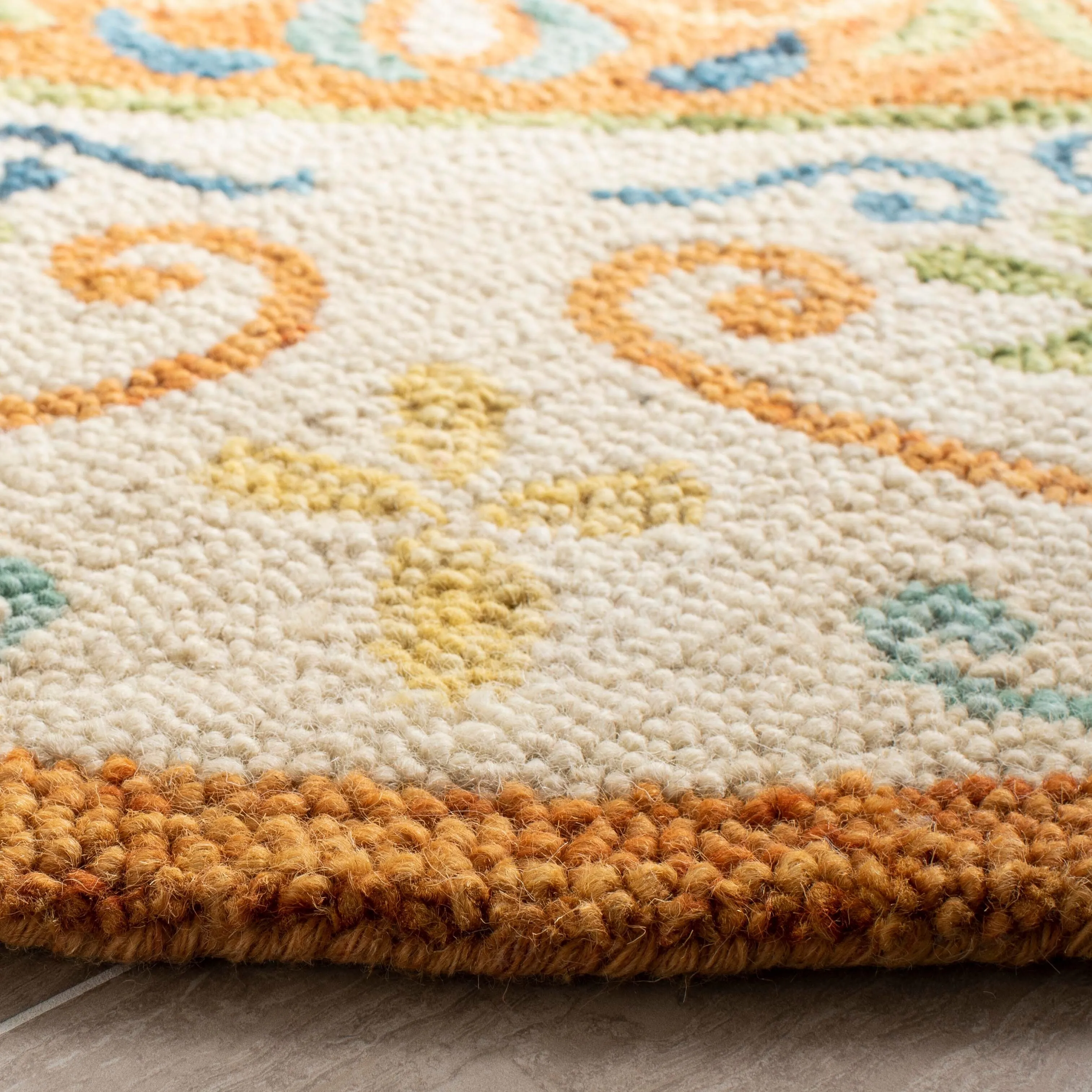 SAFAVIEH Handmade Novelty Lisbeth Ornate Wool Rug