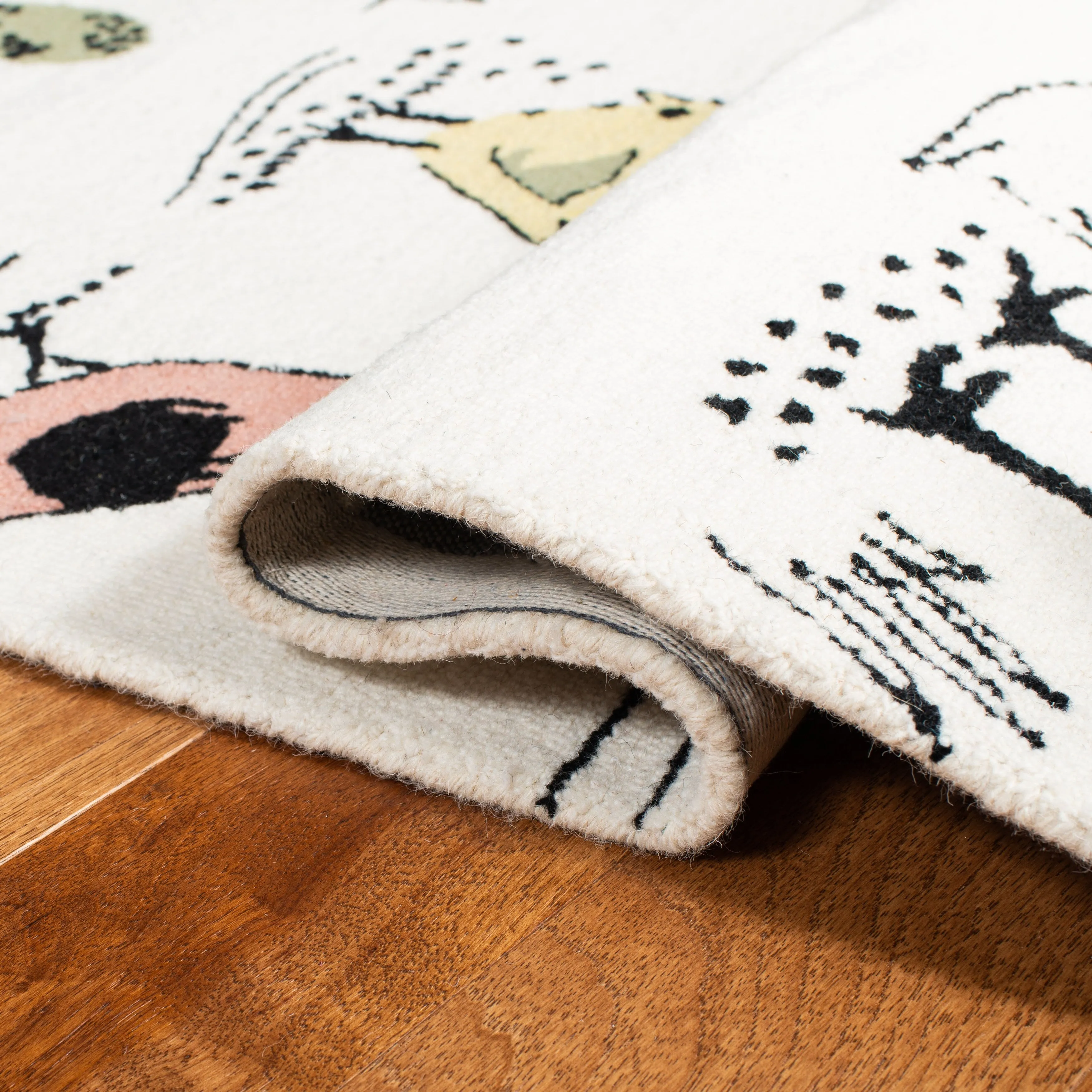 SAFAVIEH Handmade Novelty Tuulevi Novelty Wool Rug