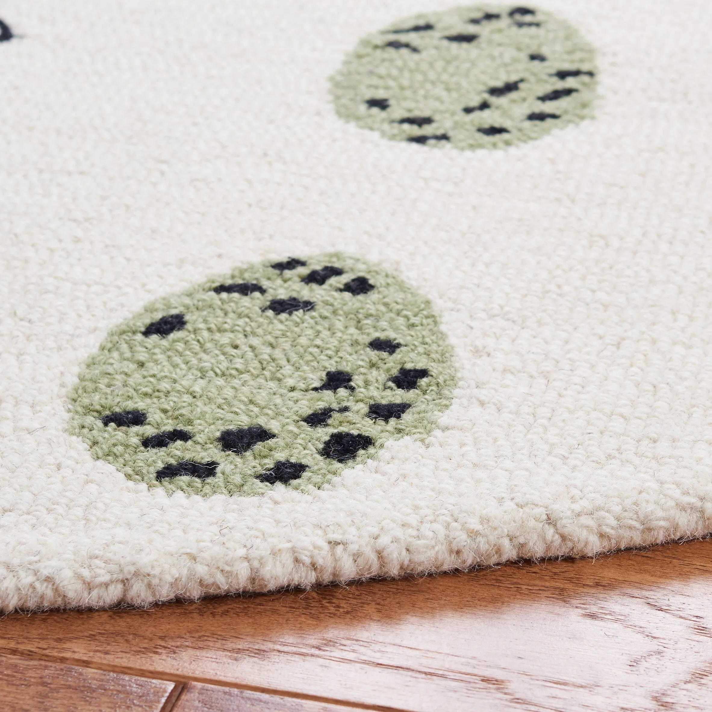 SAFAVIEH Handmade Novelty Tuulevi Novelty Wool Rug