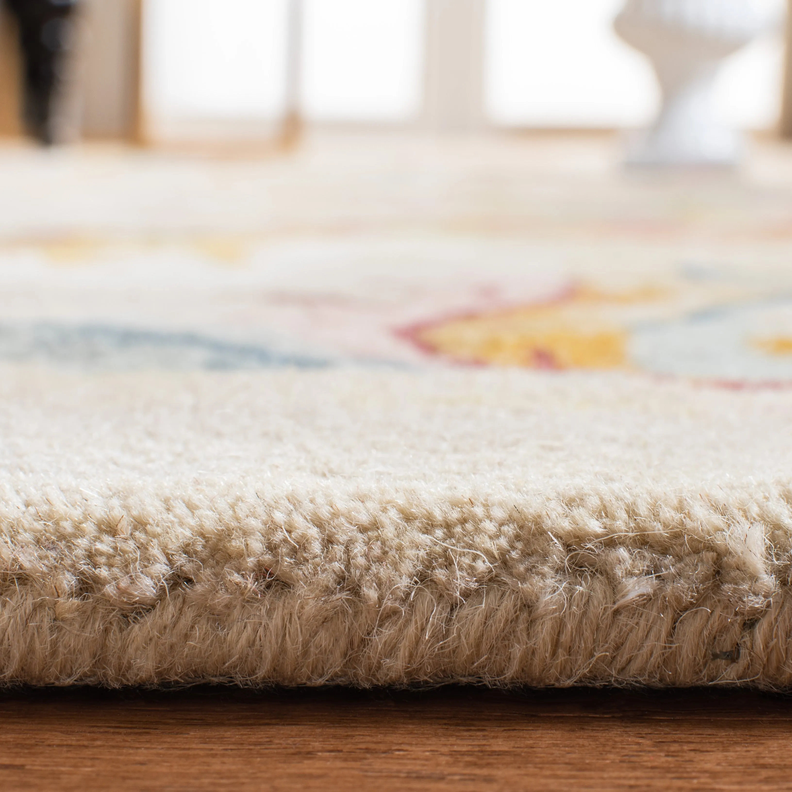 SAFAVIEH Handmade Savonnerie Jutta Traditional Oriental Wool Rug