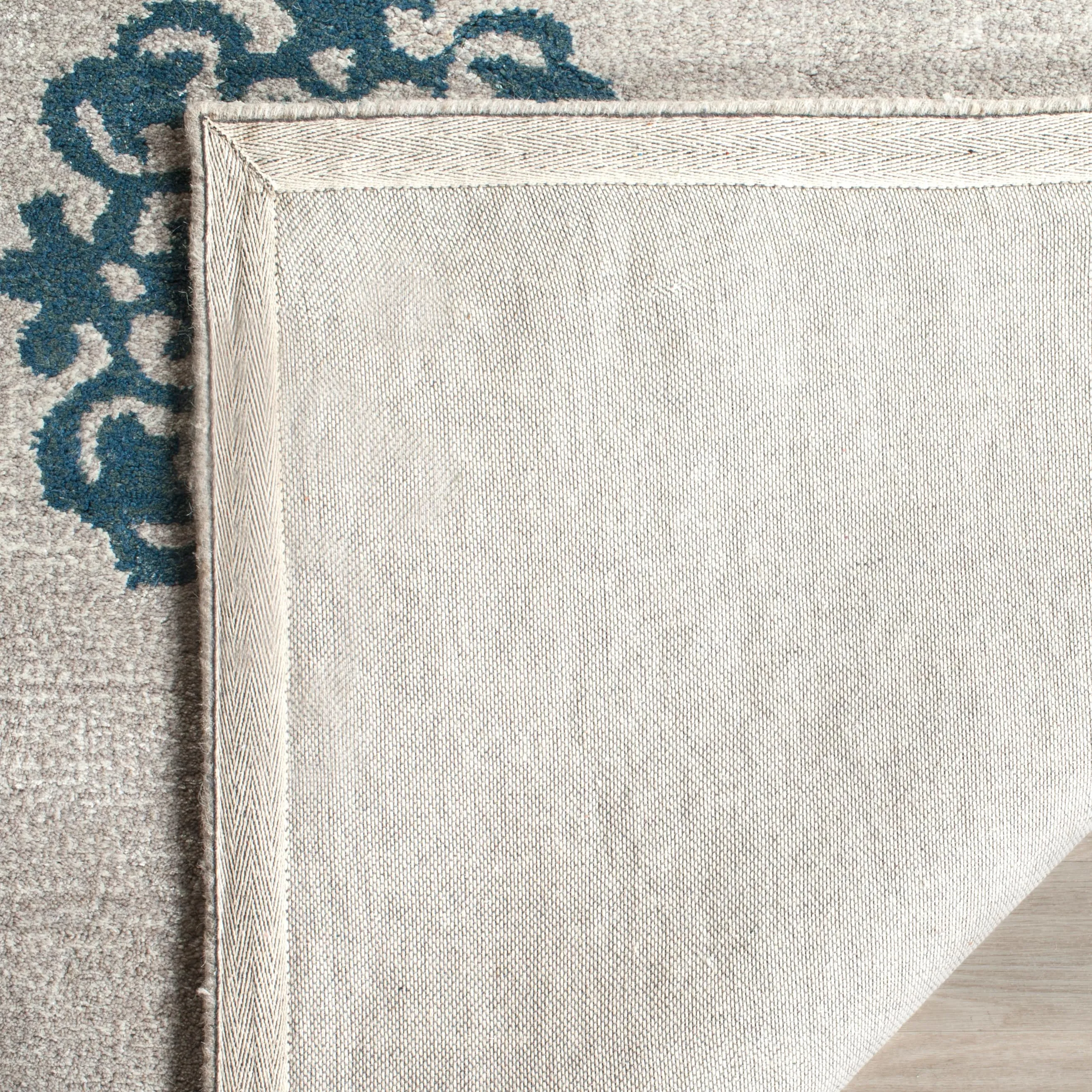 SAFAVIEH Handmade Soho Iliana Medallion N.Z. Wool Rug