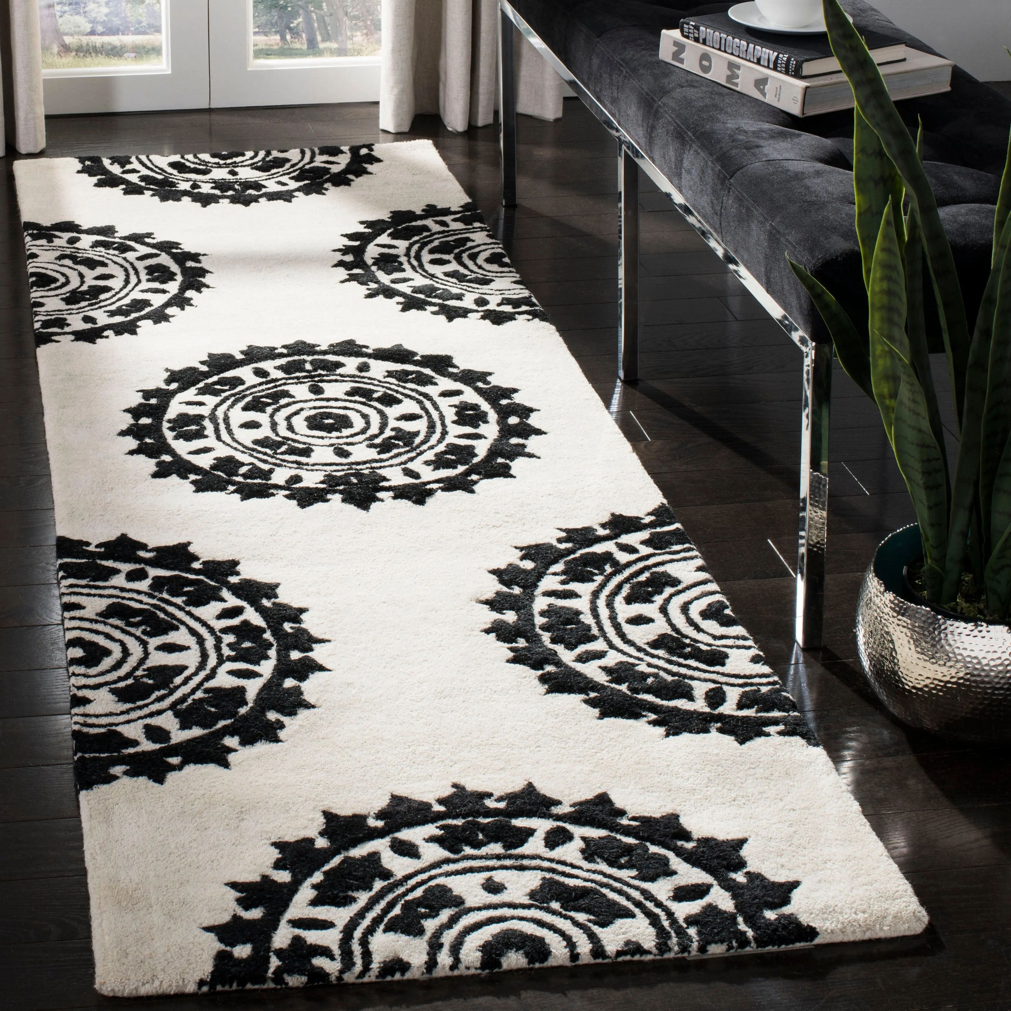 SAFAVIEH Handmade Soho Paola Medallion N.Z. Wool Rug