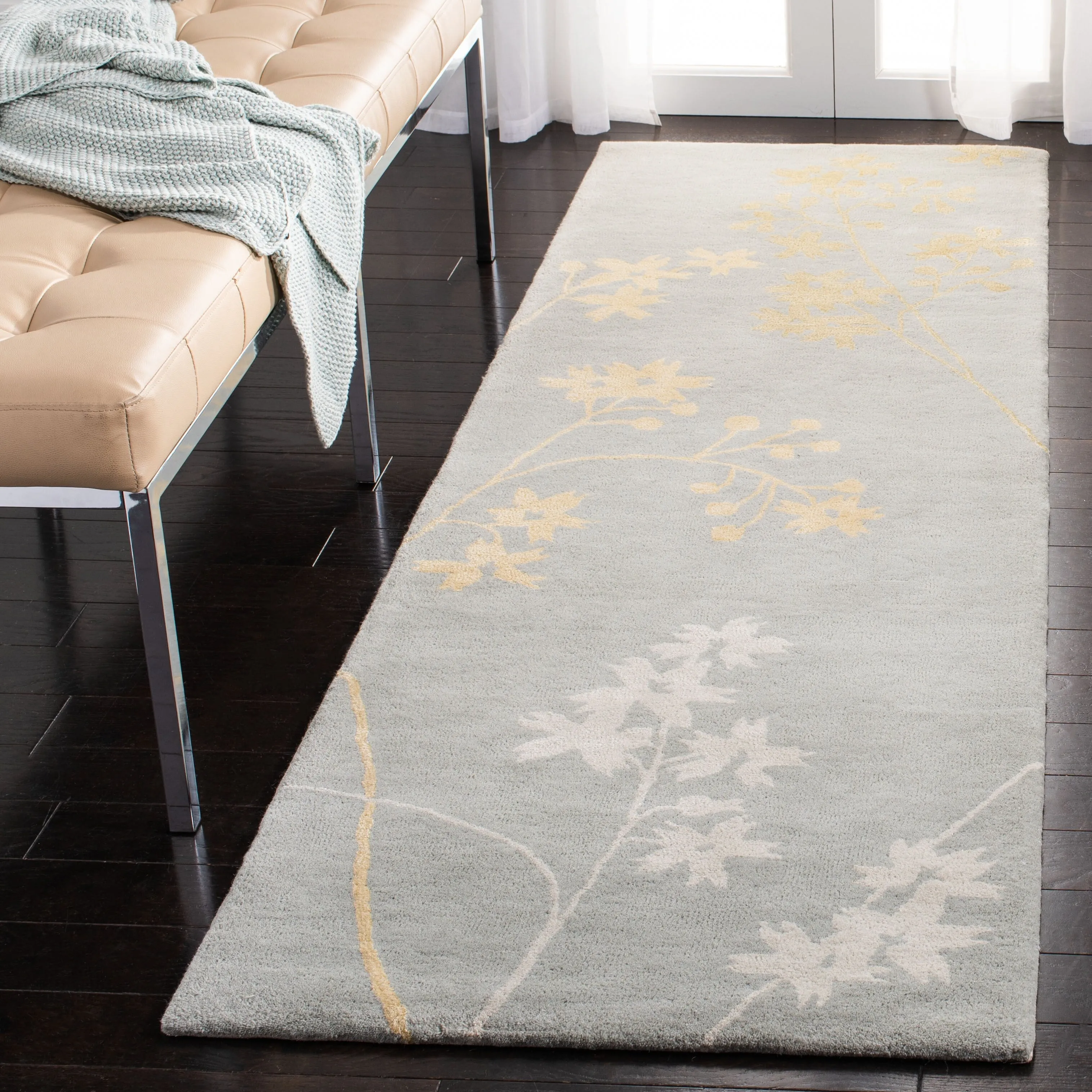 SAFAVIEH Handmade Soho Yessenia N.Z. Wool Rug